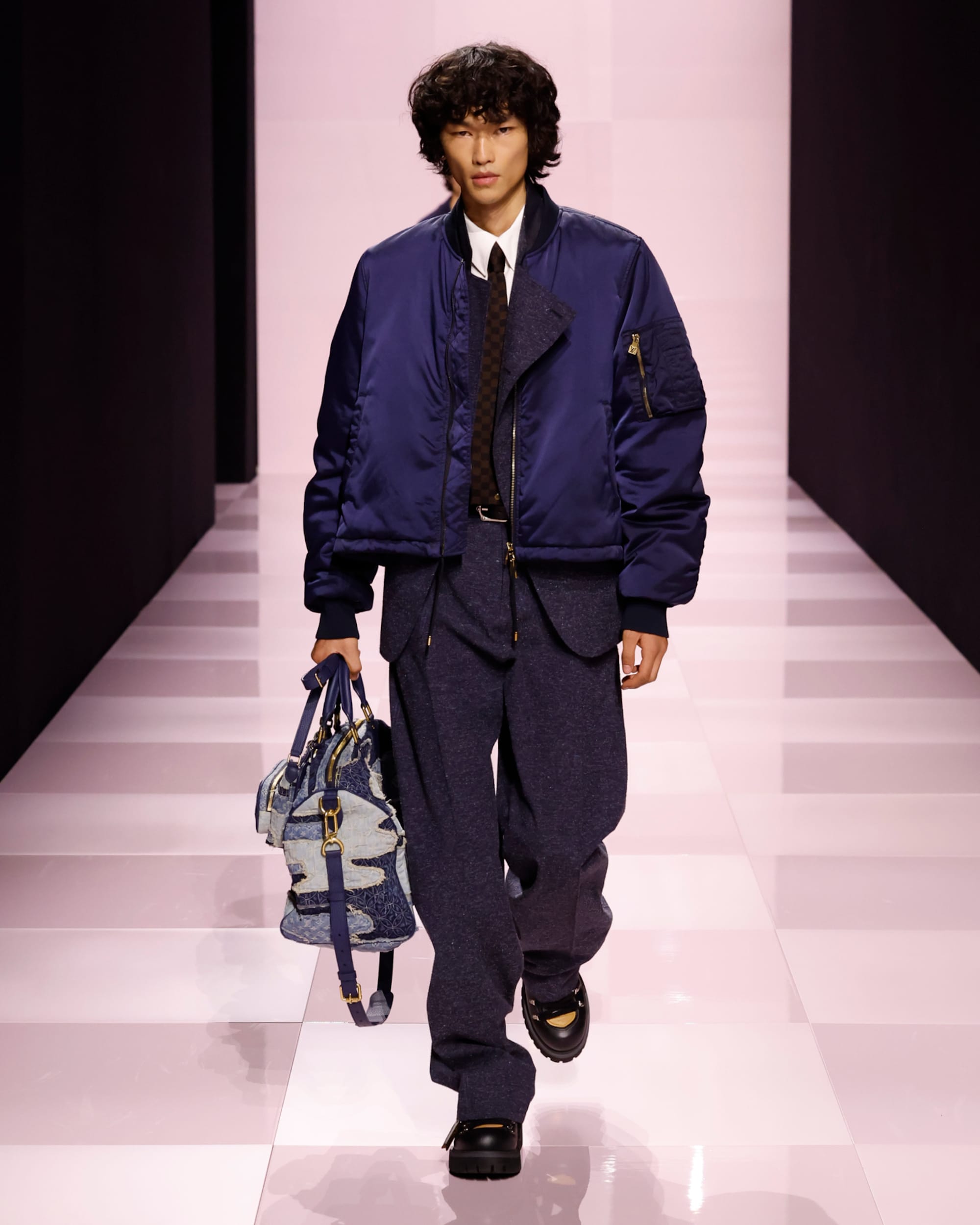 Men's Fall-Winter 2025 Show | LOUIS VUITTON ®