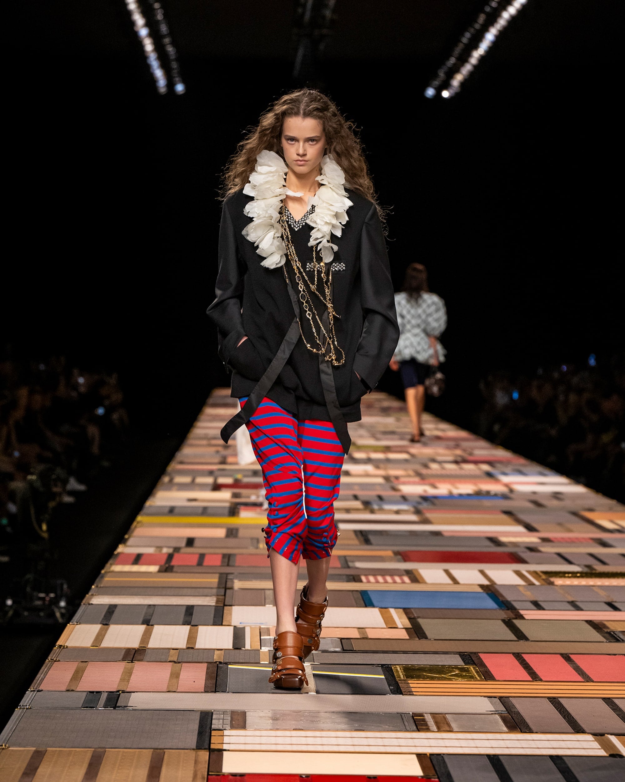 Women's Spring-Summer 2025 Show | LOUIS VUITTON ®