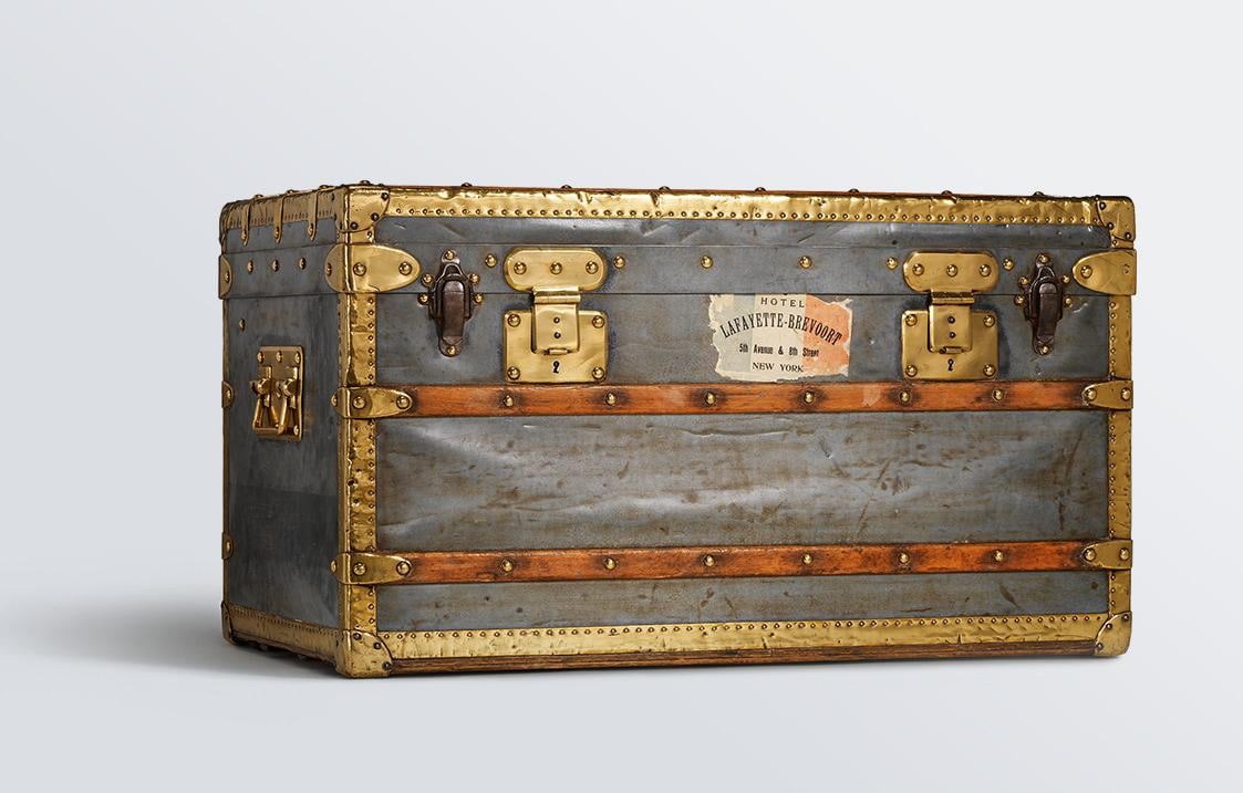 Pile of cards illustrating The legendary LV trunk: Zinc trunk