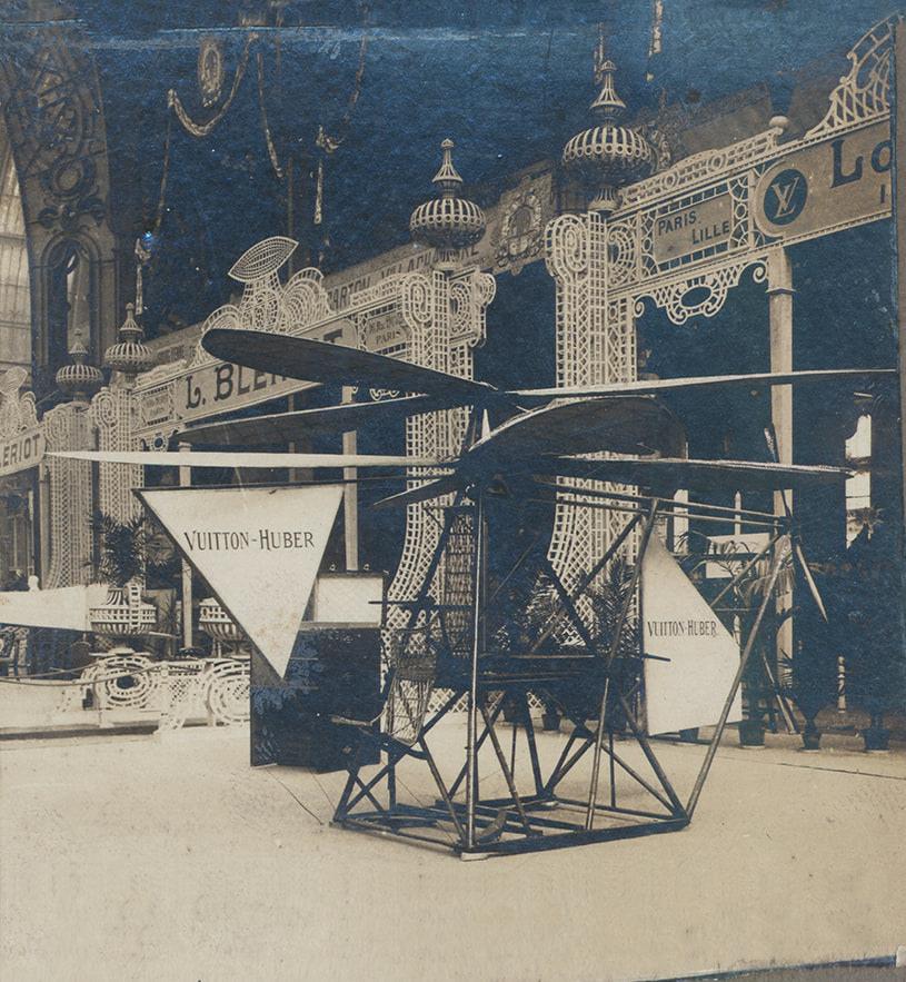 Zoom on a lock of a Louis Vuitton trunk.