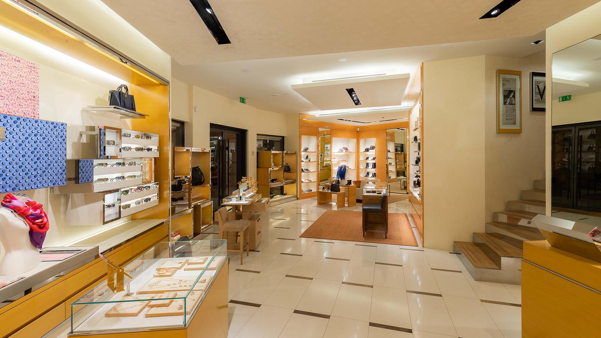 Louis Vuitton Verona in Verona, , IT. Louis Vuitton Magasins.