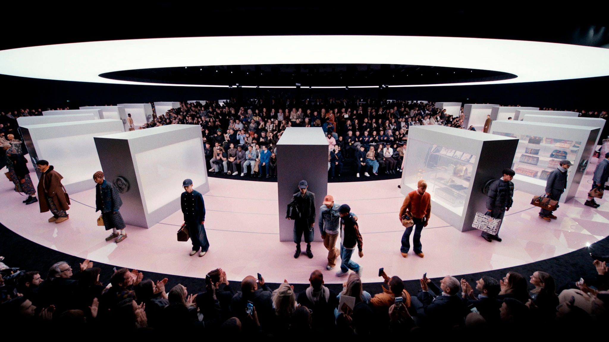 Men's Fall-Winter 2025 Show | LOUIS VUITTON ®