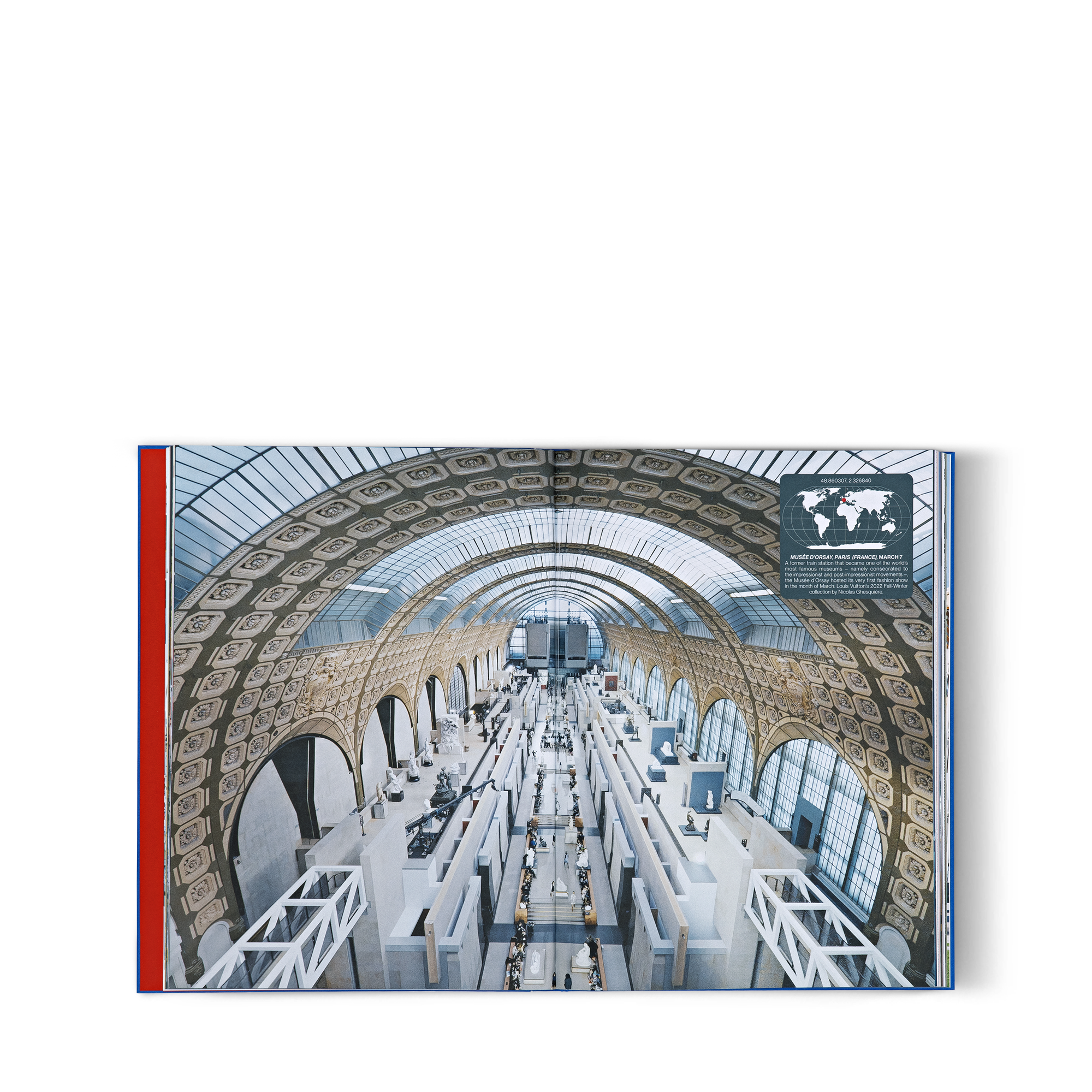  Library Hard Cover Books Almanach 2022 | Louis Vuitton ® (Product zoom)