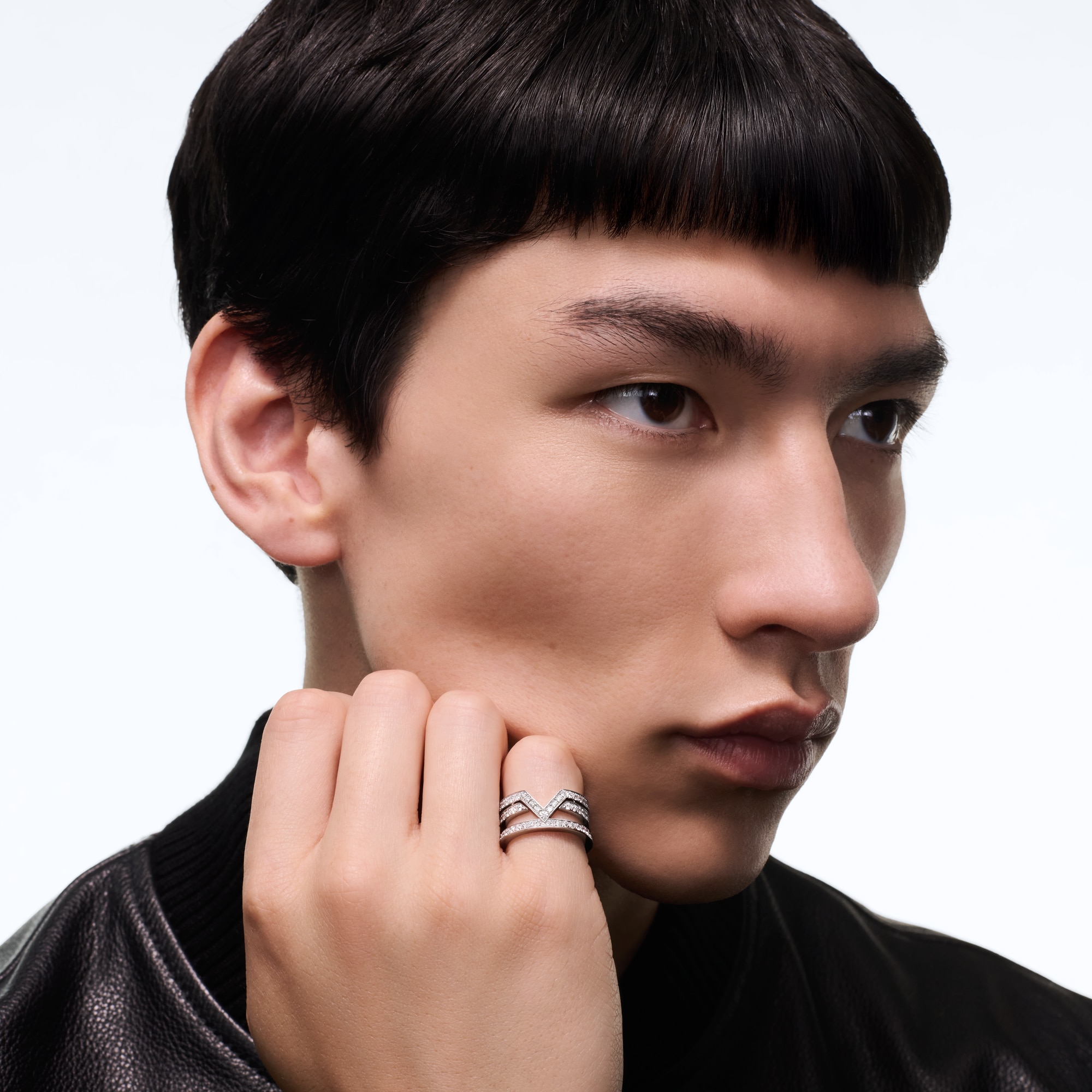  Bijoux Bagues Bague Pure V, or blanc et diamants | Louis Vuitton ® (Zoom produit)