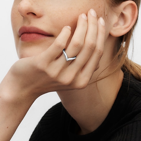 Catégories Wedding Bands Bague V LV Diamonds, platine | Louis Vuitton ® (Zoom produit)