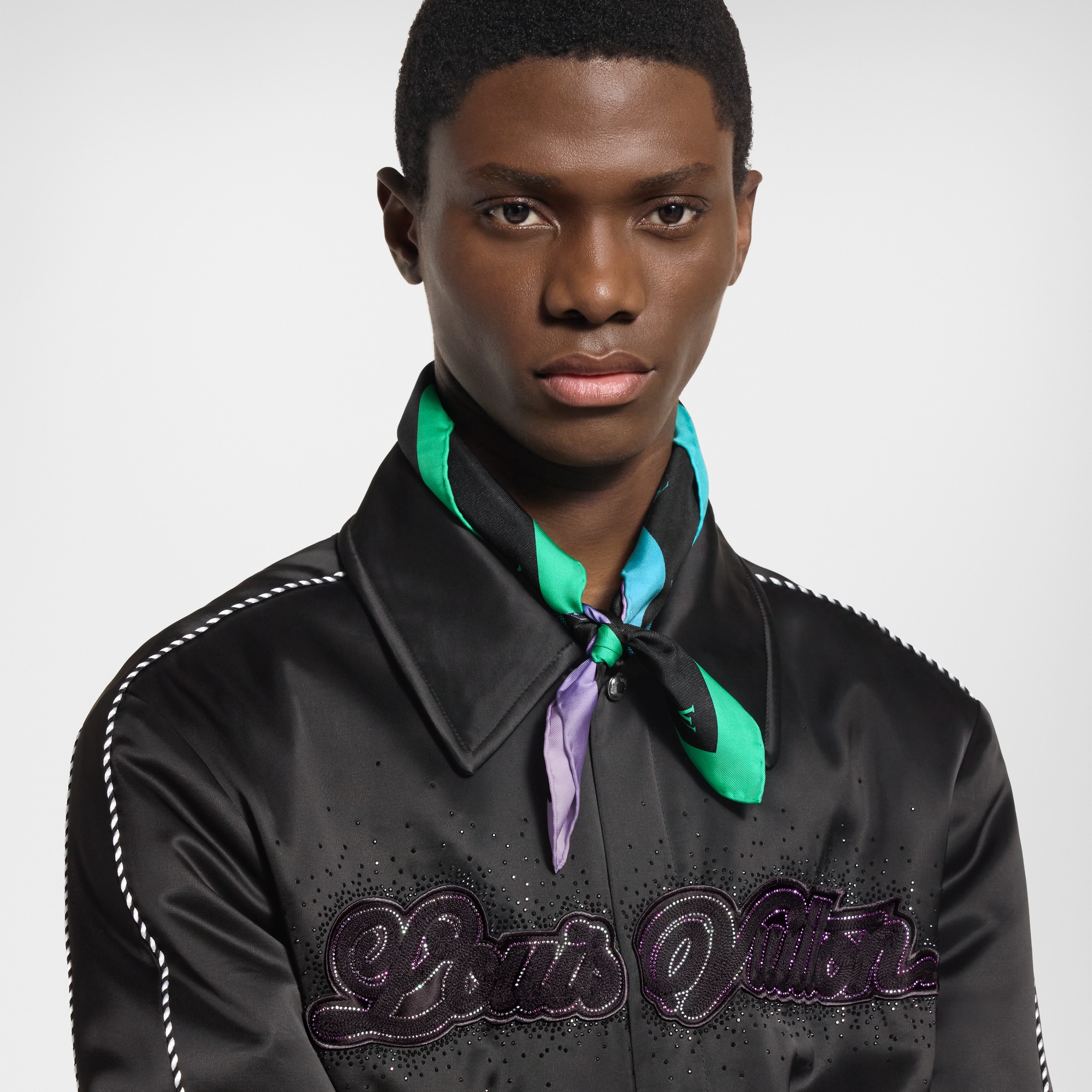 S00 Accessoires Soie et Bandanas Bandana LV Blason Shading | Louis Vuitton ® (Zoom produit)