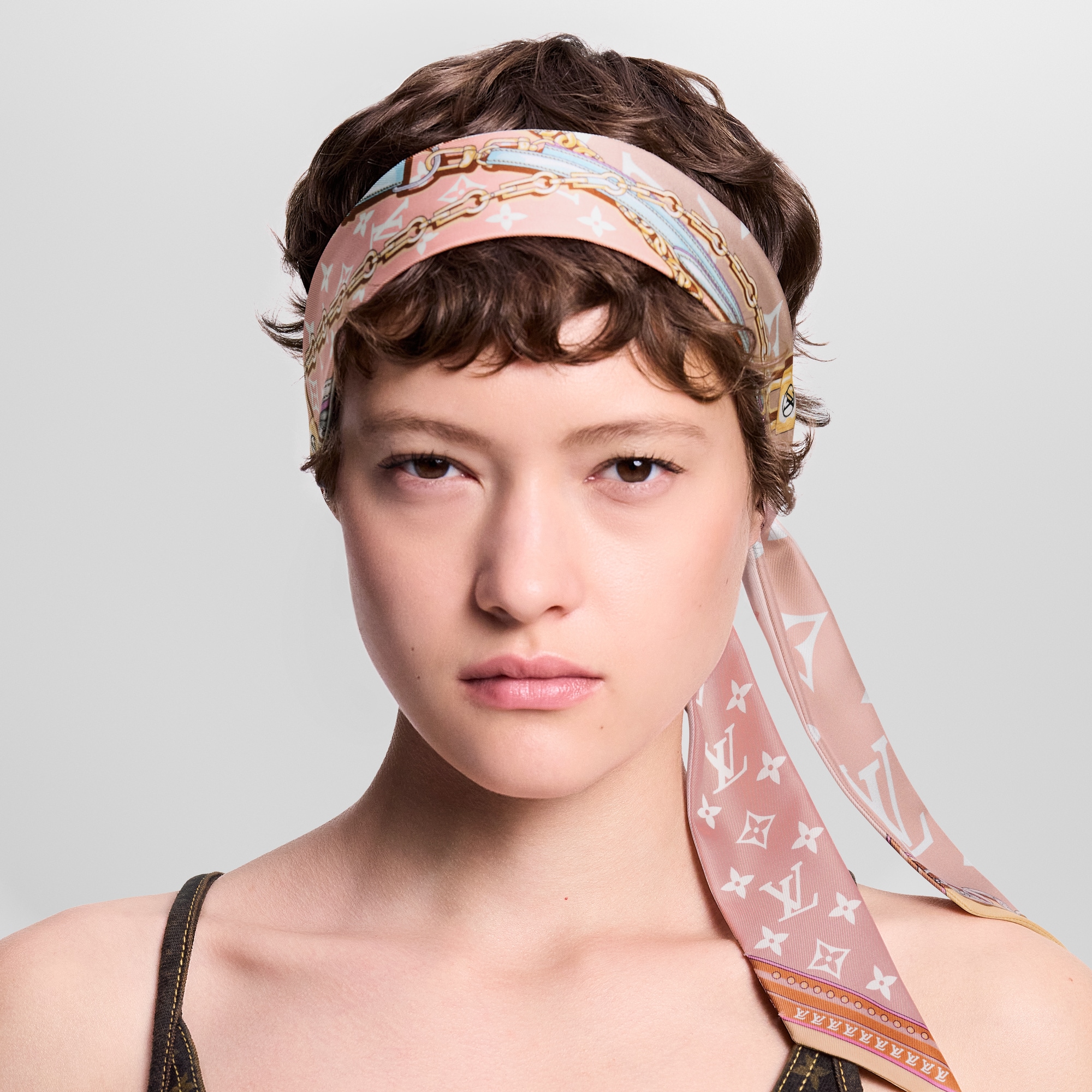 S00 Accessoires Carrés de Soie et Bandeaux Bandeau Ultimate Monogram BB | Louis Vuitton ® (Zoom produit)