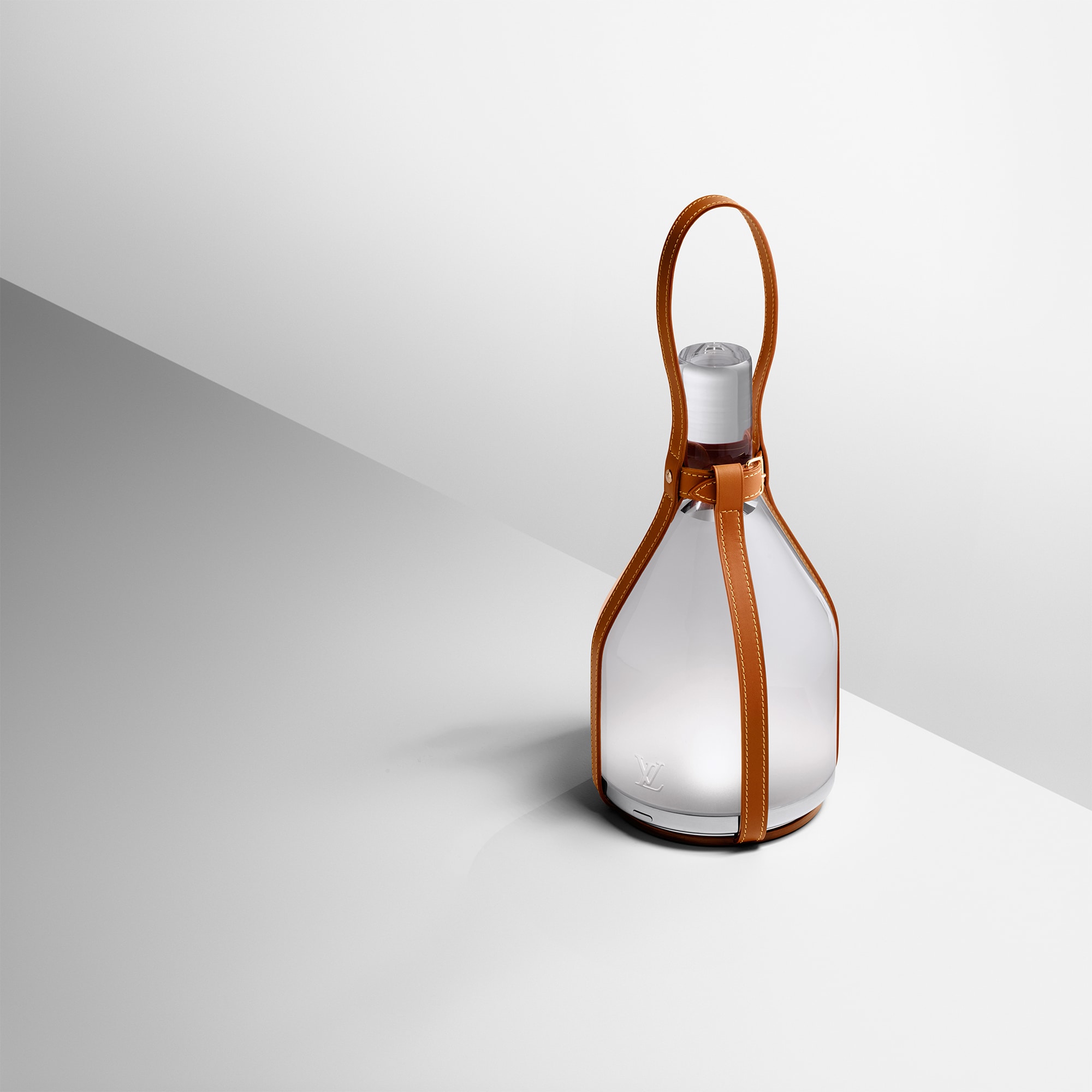 Cuir et autres matériaux Maison et Art de la Table Objets Nomades - La collection Bell Lamp By Edward Barber & Jay Osgerby | Louis Vuitton ® (Zoom produit)