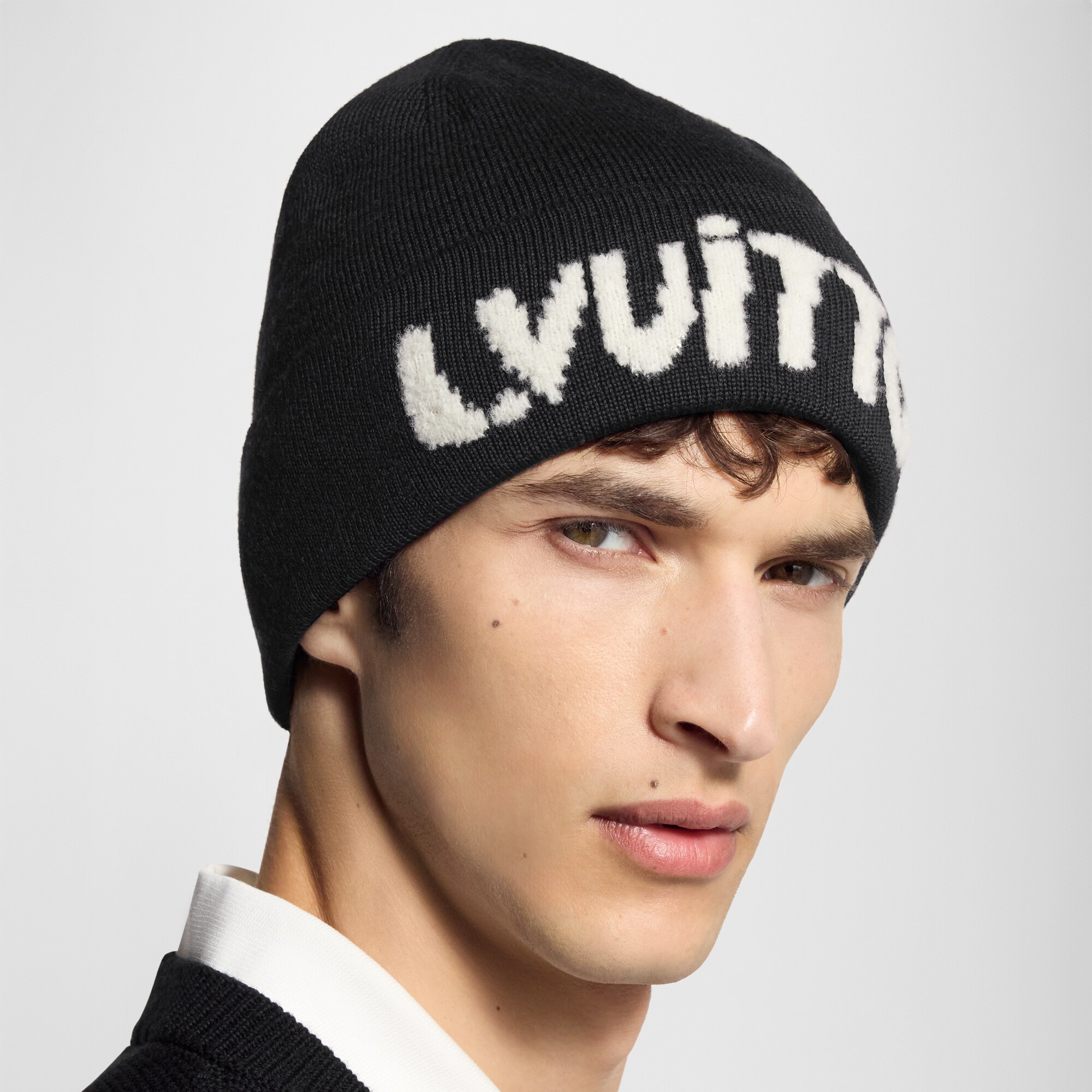 S00 Accessoires Chapeaux, Bonnets et Gants Bonnet Monogram Blast | Louis Vuitton ® (Zoom produit)
