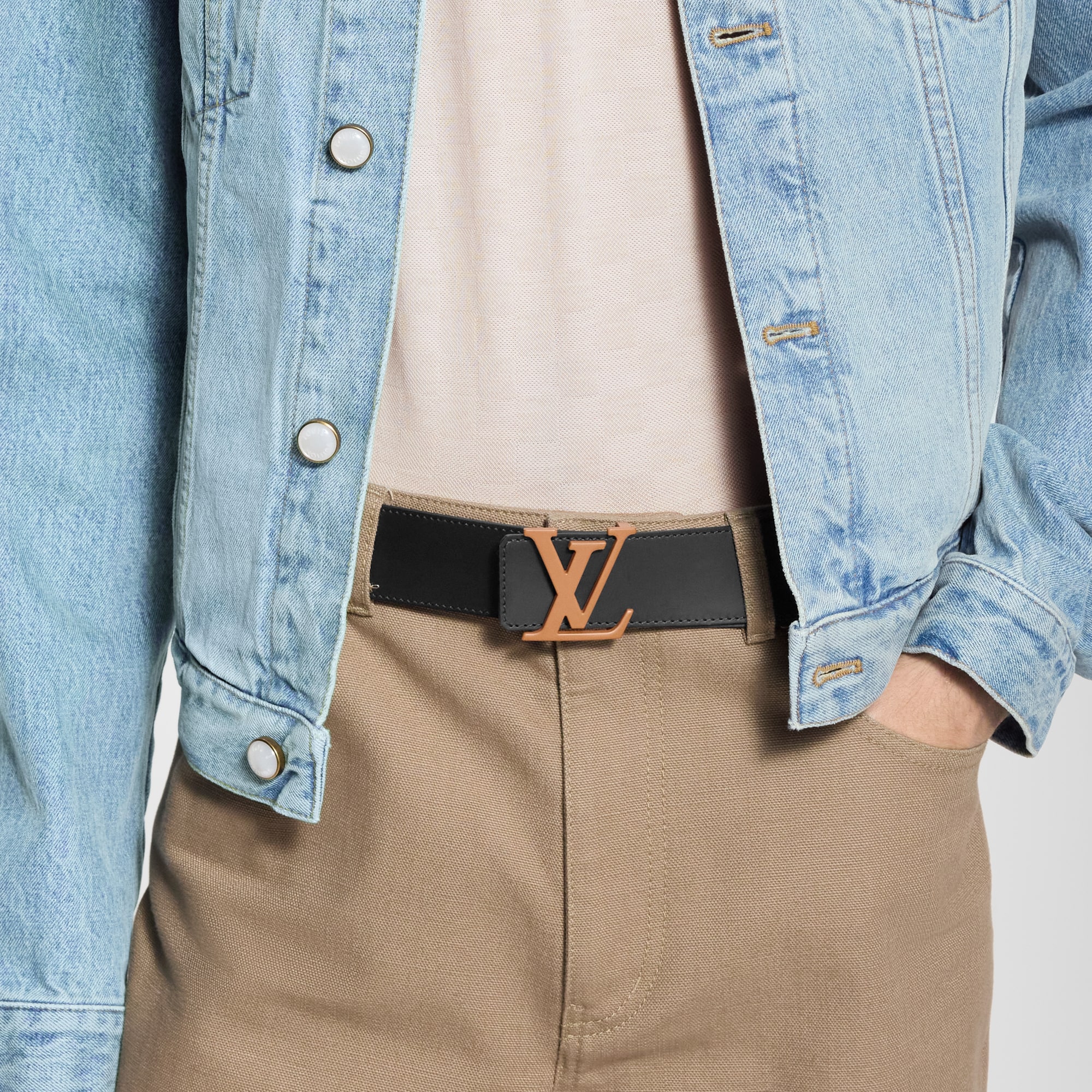  Accessoires Ceintures Ceinture LV Initiales Taurillon Monogram 40 mm réversible | Louis Vuitton ® (Zoom produit)