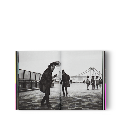 Library City Guides Cities On Earth | Louis Vuitton ® (Product zoom)