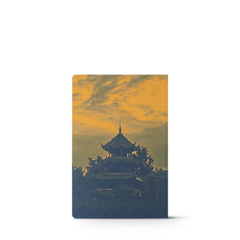 Livres City Guides City Guide Chengdu, version française | Louis Vuitton ® (Zoom produit)