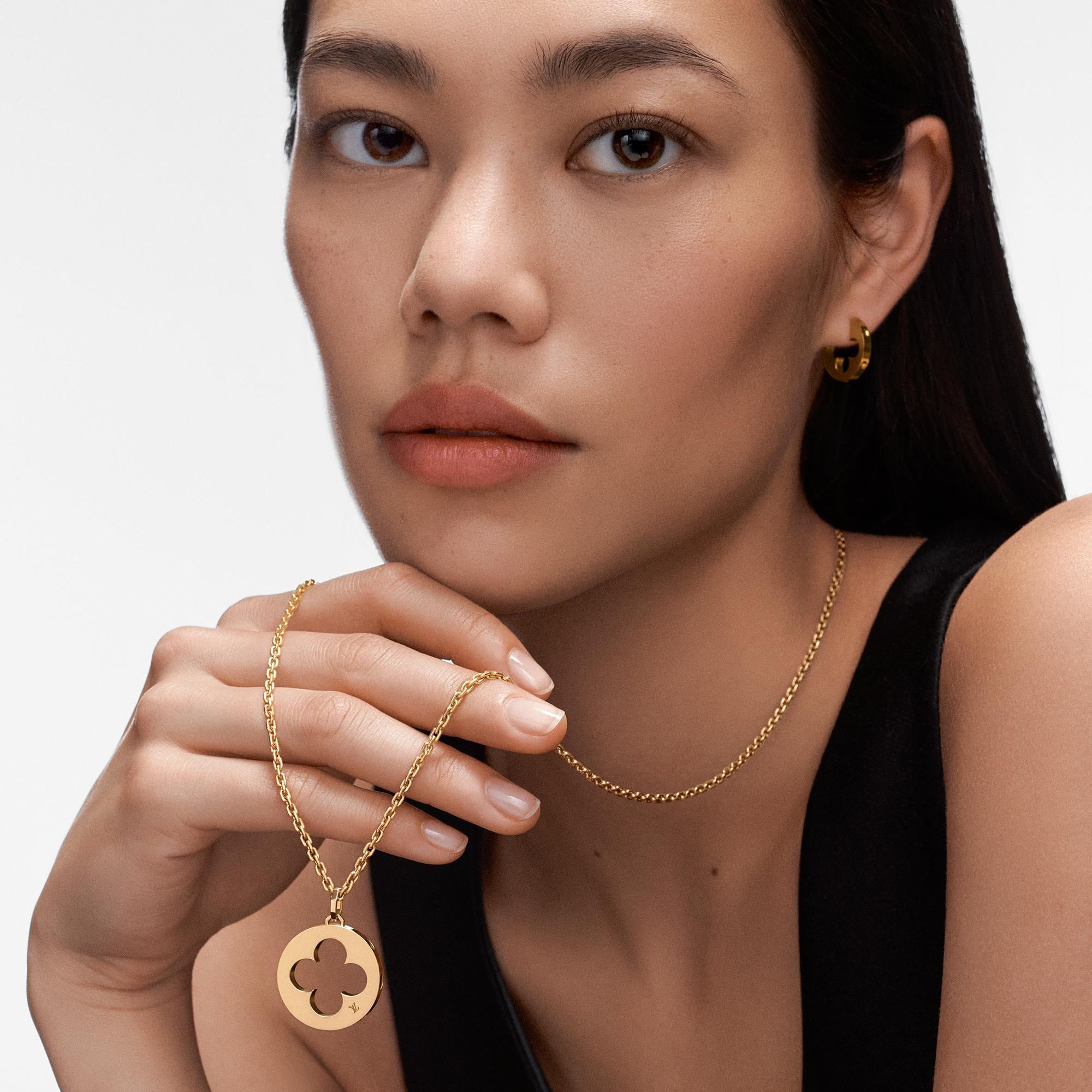  Catégories Colliers et Pendentifs Collier médaillon Empreinte, or jaune | Louis Vuitton ® (Zoom produit)