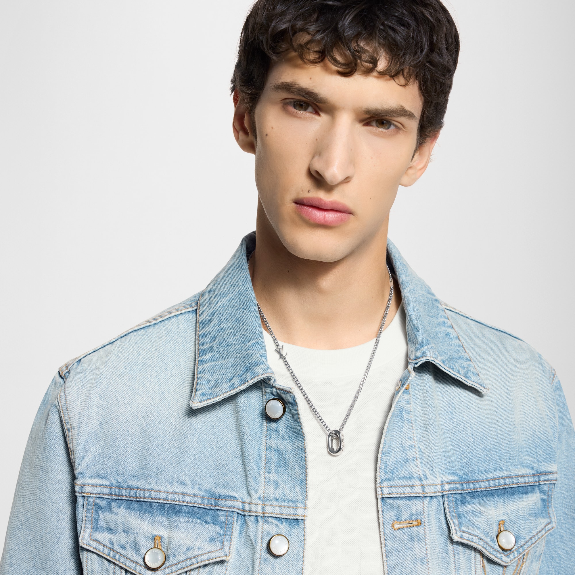 S00 Bijoux Fantaisie Colliers et Pendentifs Collier pendentif chaîne Monogram | Louis Vuitton ® (Zoom produit)