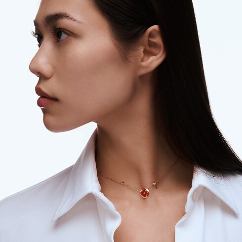 Catégories Colliers et Pendentifs Collier pendentif Sun Color Blossom BB, or rose, cornaline et diamant | Louis Vuitton ® (Zoom produit)
