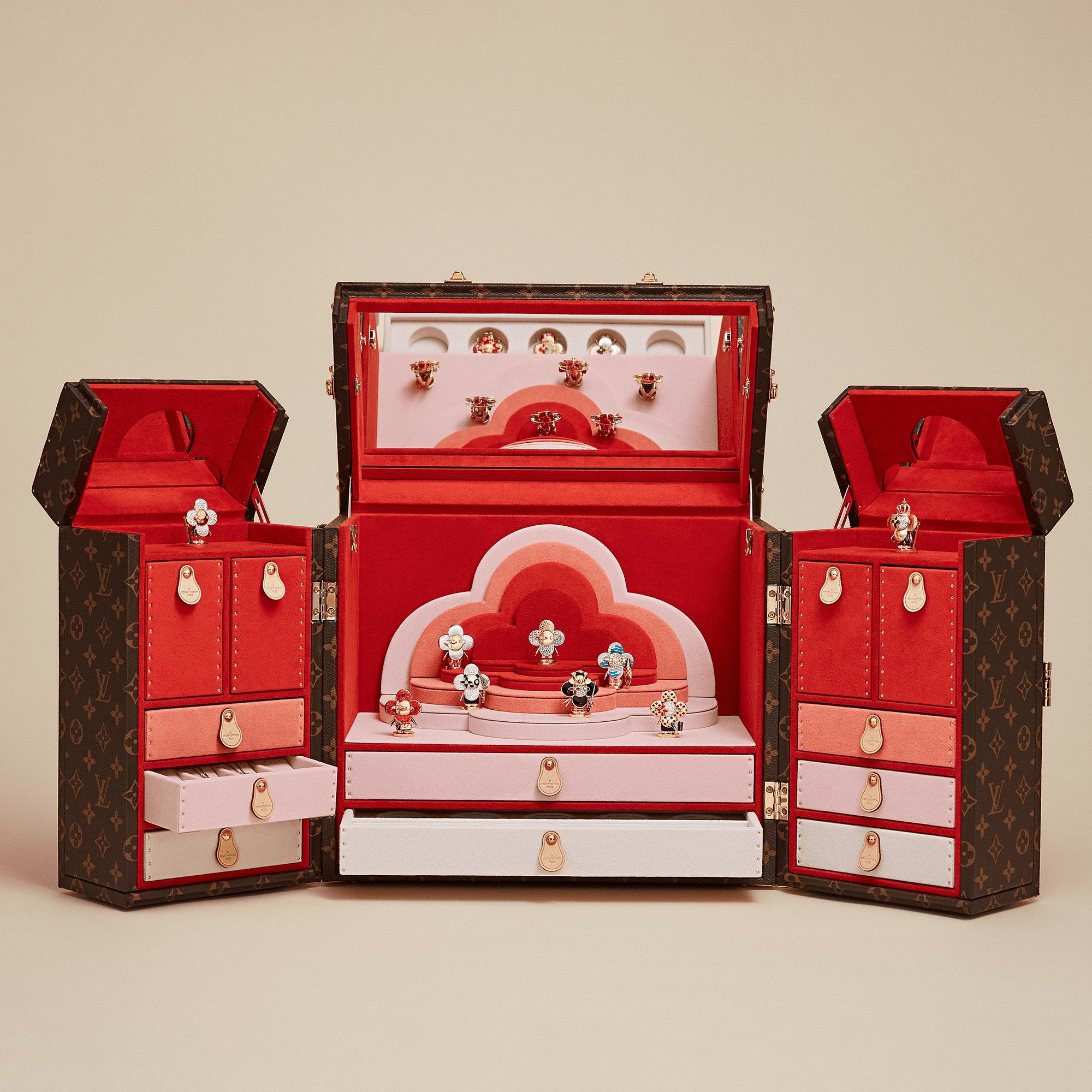  Catégories Toute la Joaillerie Collier pendentif Vivienne Panda, or blanc, or jaune, onyx, laque et diamants | Louis Vuitton ® (Zoom produit)