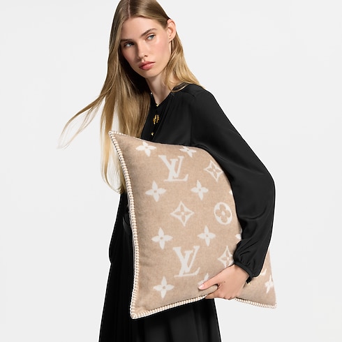Coussin Neo Monogram vue portée