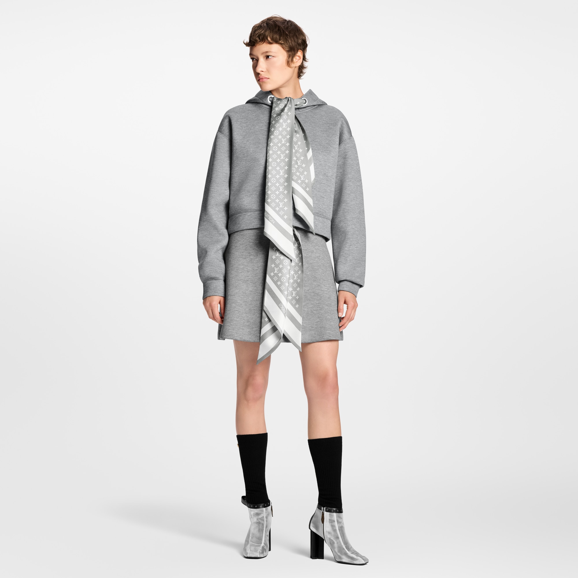  Ready-to-Wear Tops Cropped Monogram Scarf Hoodie | Louis Vuitton ® (Product zoom)