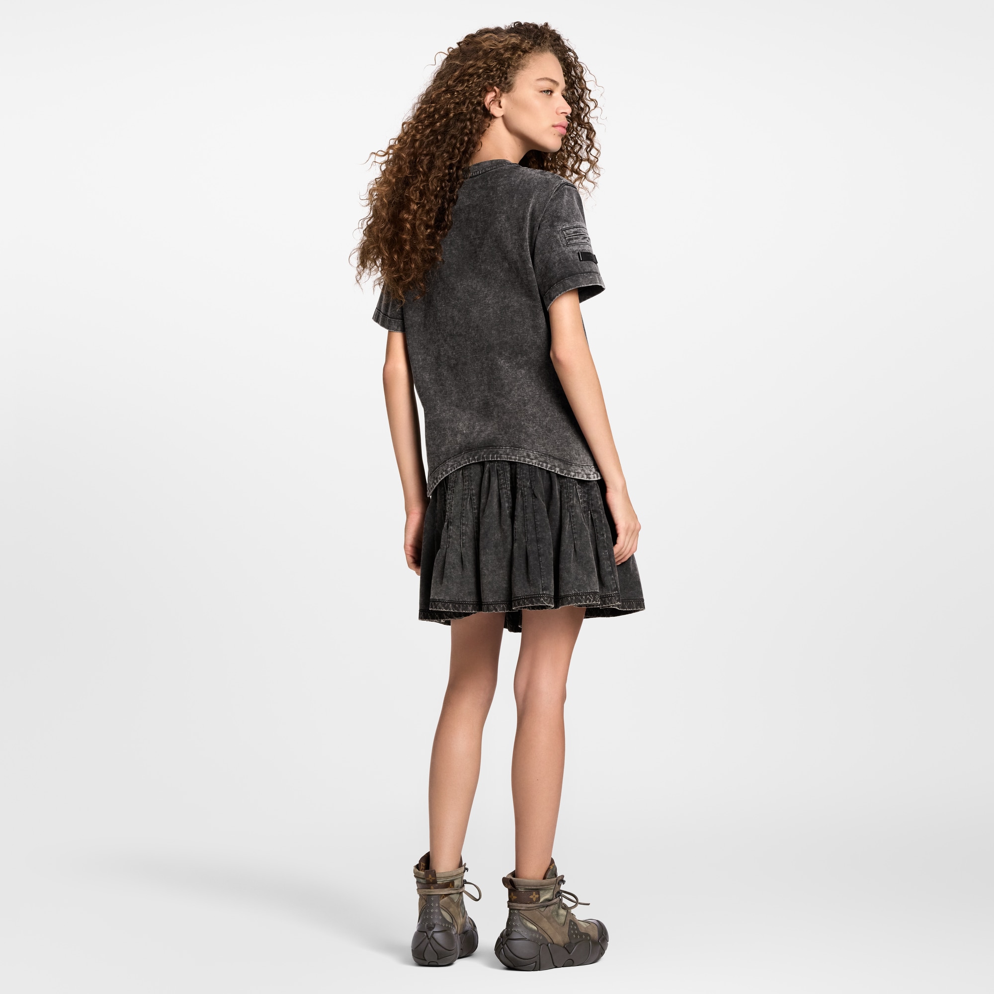  Ready-to-Wear Tops Curve Hem T-Shirt | Louis Vuitton ® (Product zoom)