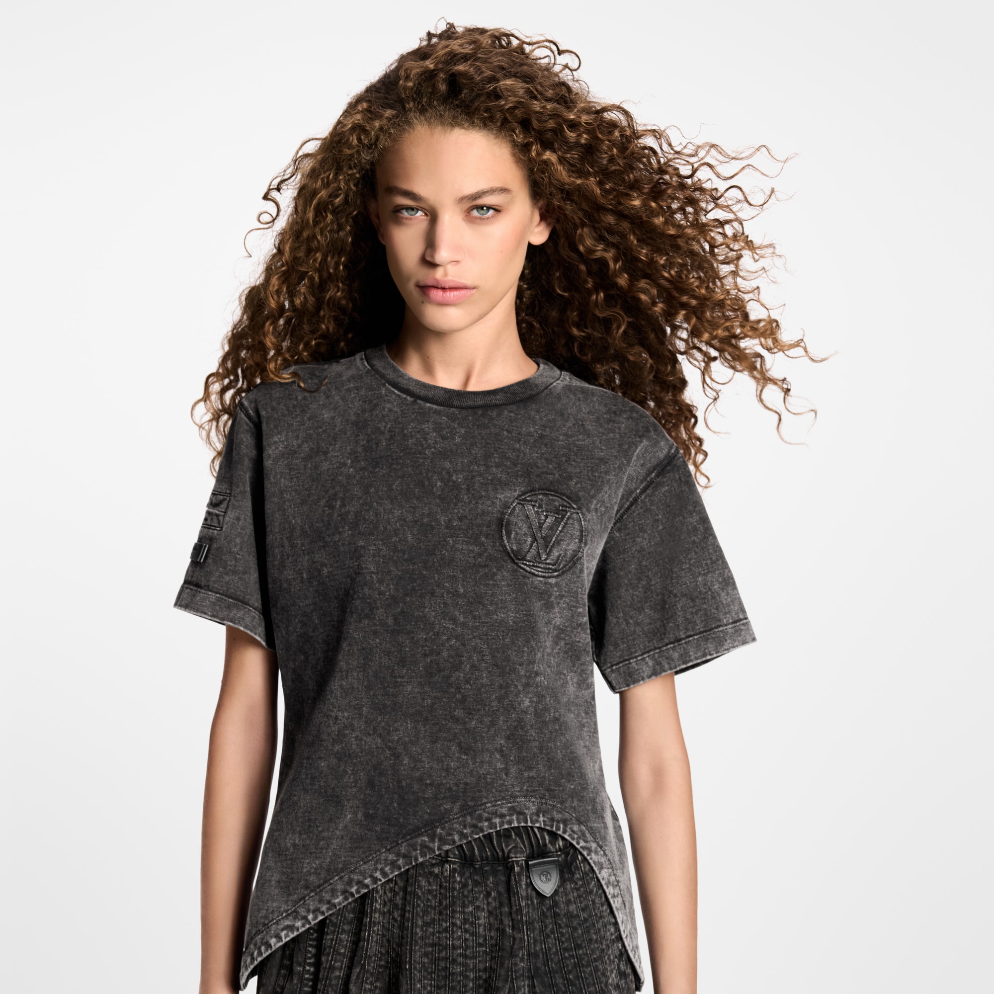  Ready-to-Wear Tops Curve Hem T-Shirt | Louis Vuitton ® (Product zoom)