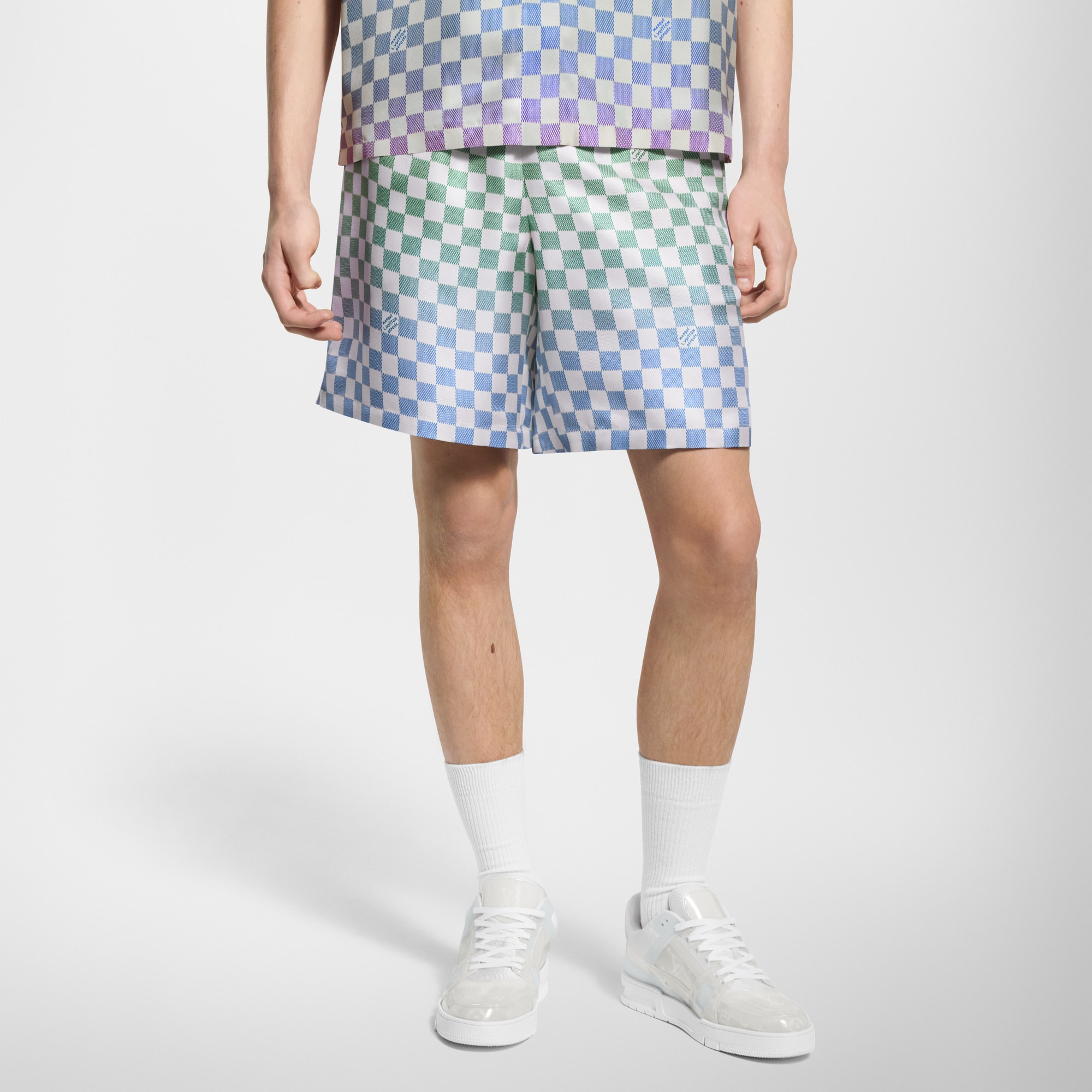  Ready-to-Wear Pants Damier Gradient Printed Silk Shorts | Louis Vuitton ® (Product zoom)