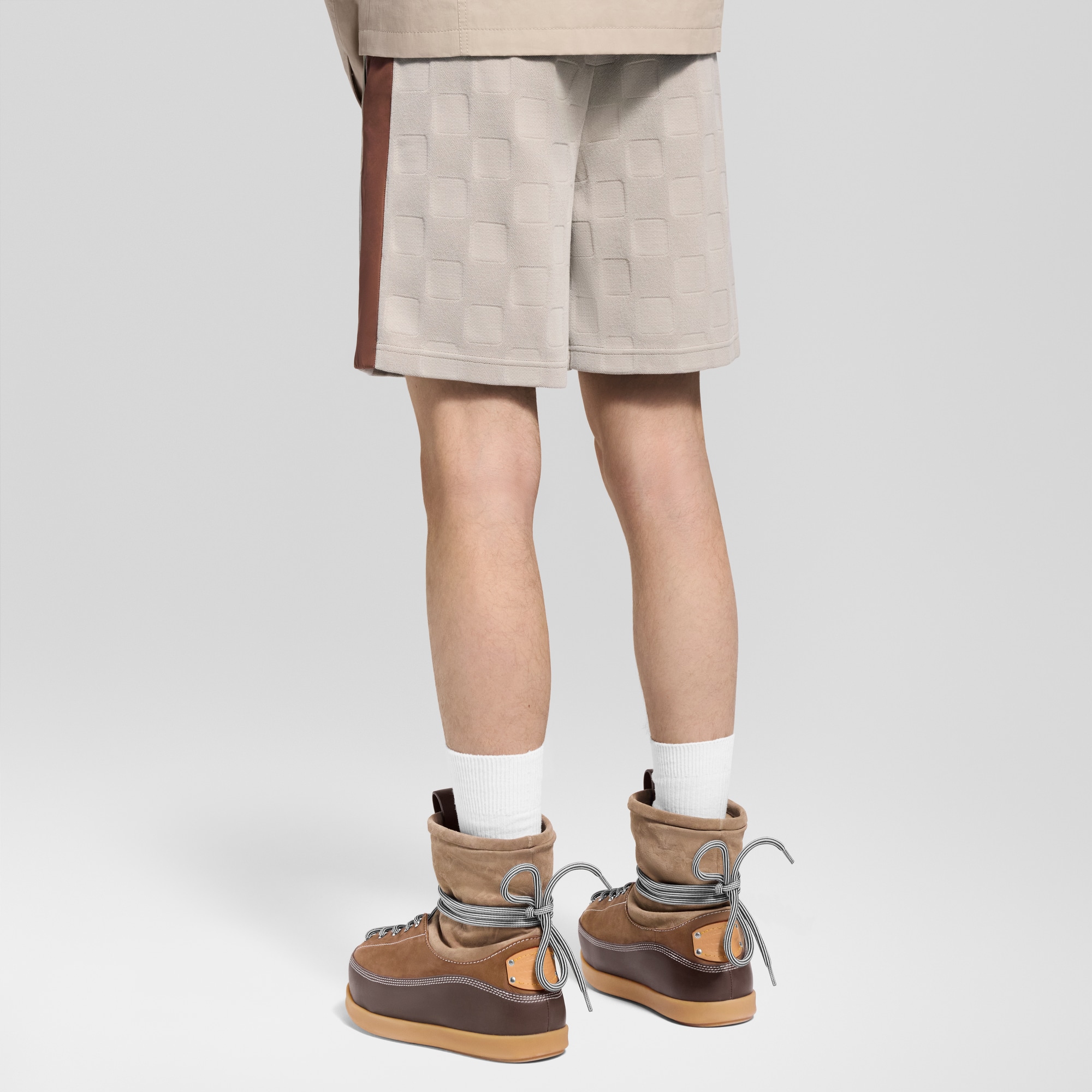  Ready-to-Wear All Ready-to-Wear Damier Hybrid Workwear Shorts | Louis Vuitton ® (Product zoom)