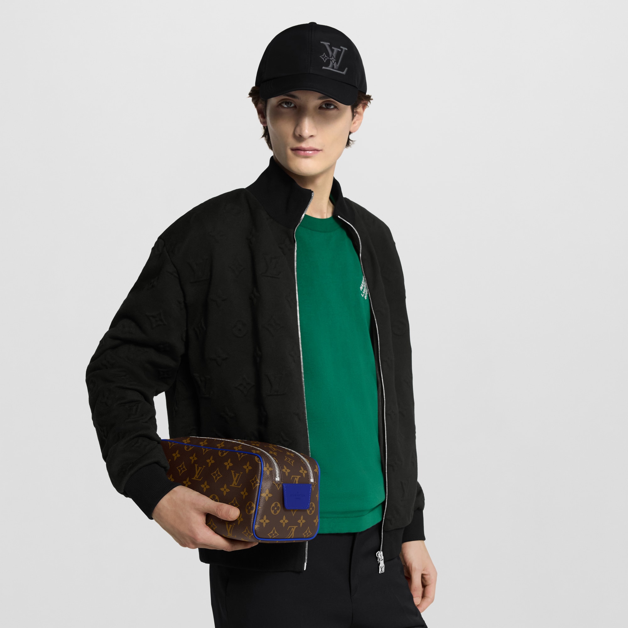 G73 Travel Travel Accessories Dopp Kit | Louis Vuitton ® (Product zoom)