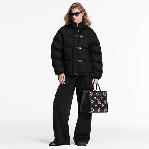Prêt-à-Porter Manteaux et Vestes Doudoune Pillow à détails Monogram | Louis Vuitton ® (Zoom produit)