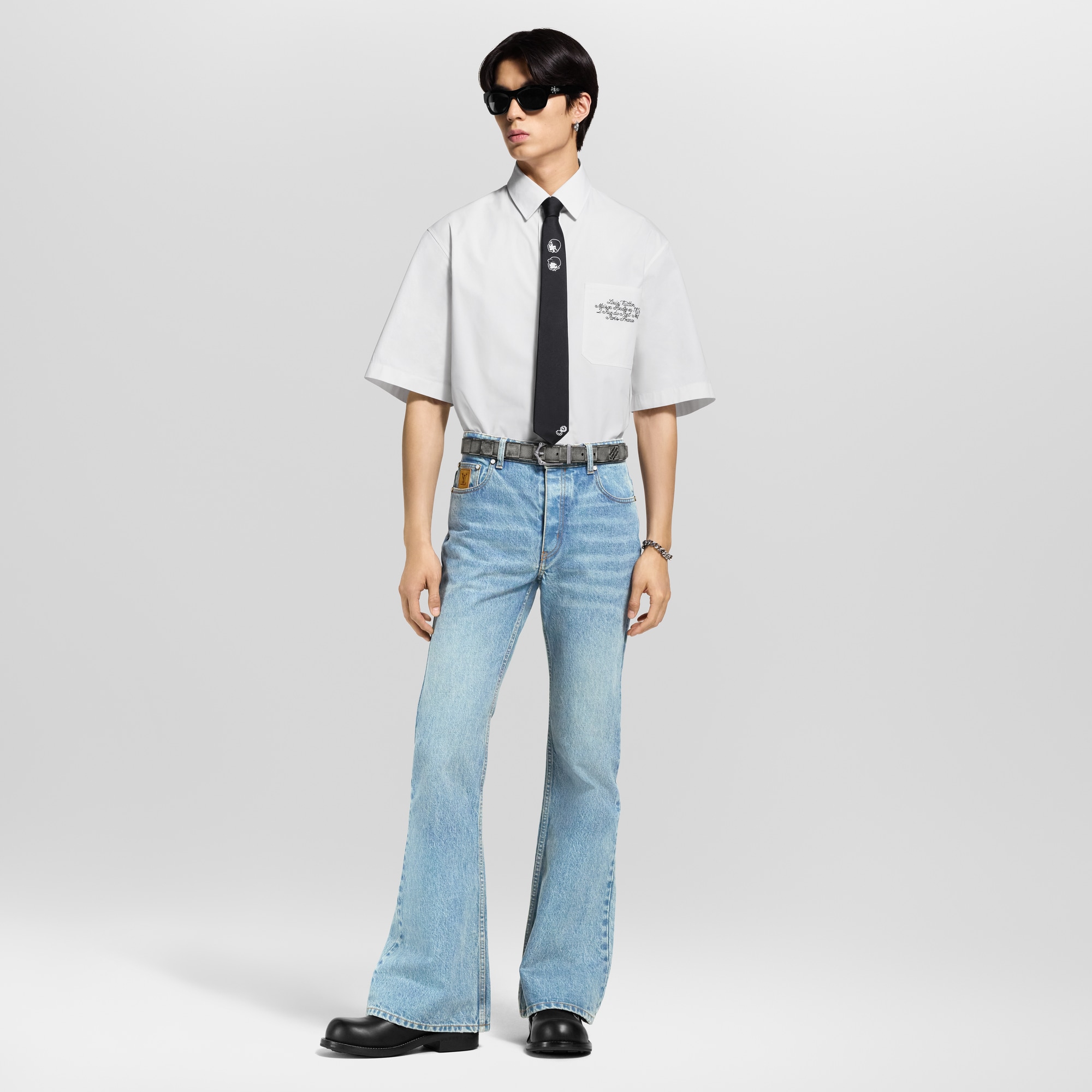  Ready-to-Wear Shirts Embellished Short-Sleeved Shirt | Louis Vuitton ® (Product zoom)