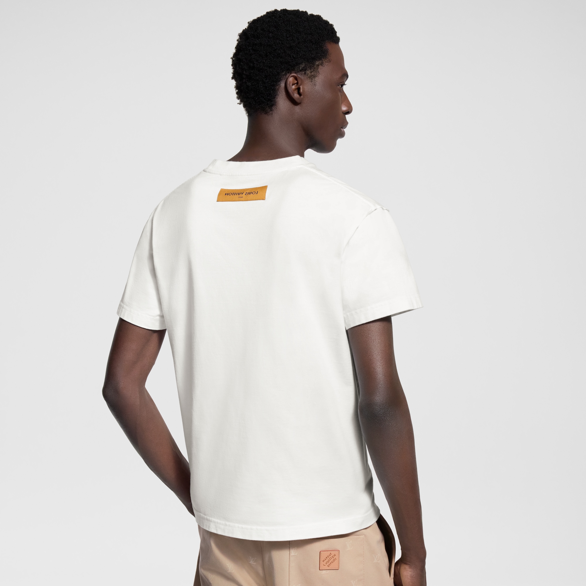  Ready-to-Wear T-Shirts and Polos Embossed LV T-Shirt | Louis Vuitton ® (Product zoom)
