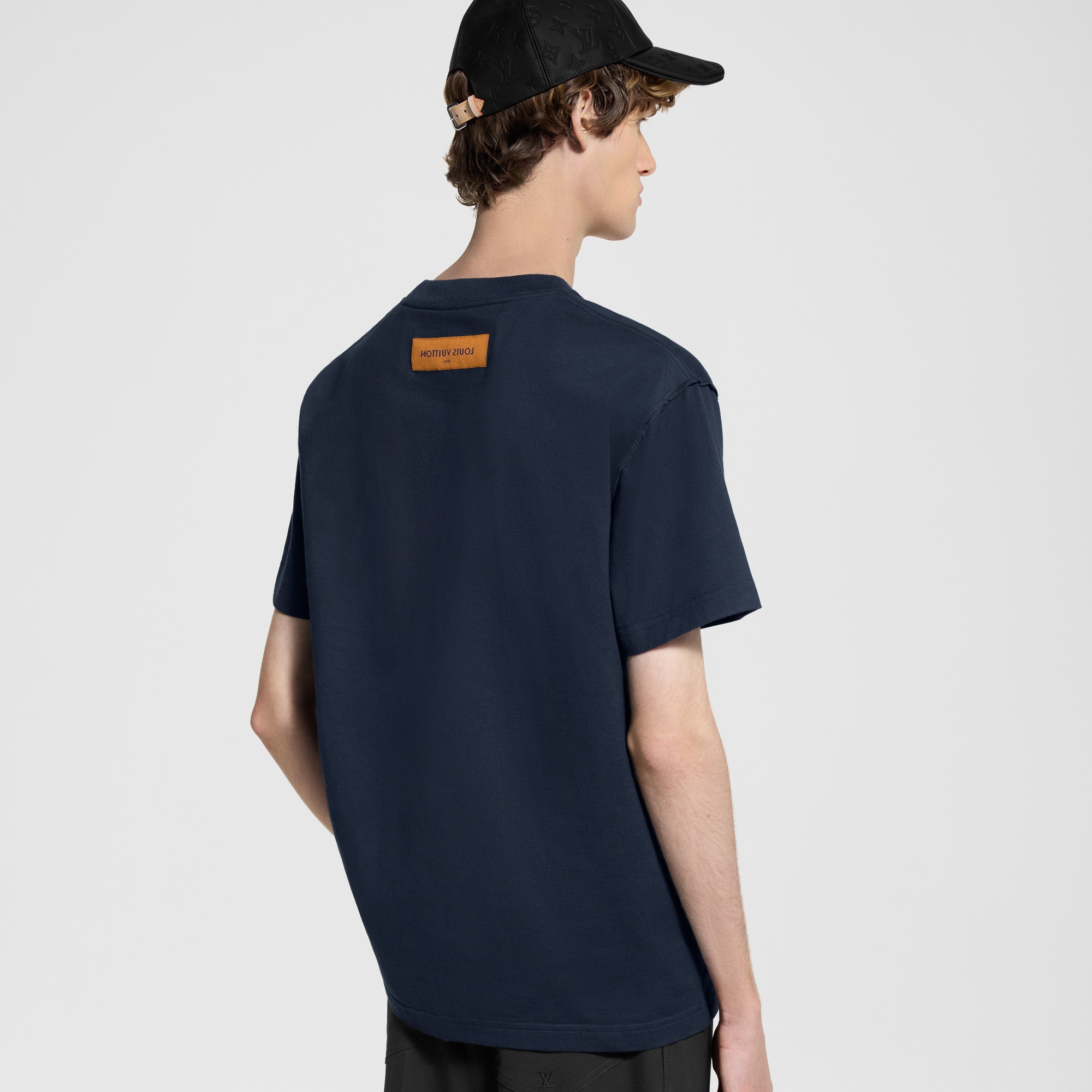  Ready-to-Wear T-Shirts and Polos Embossed LV T-Shirt | Louis Vuitton ® (Product zoom)