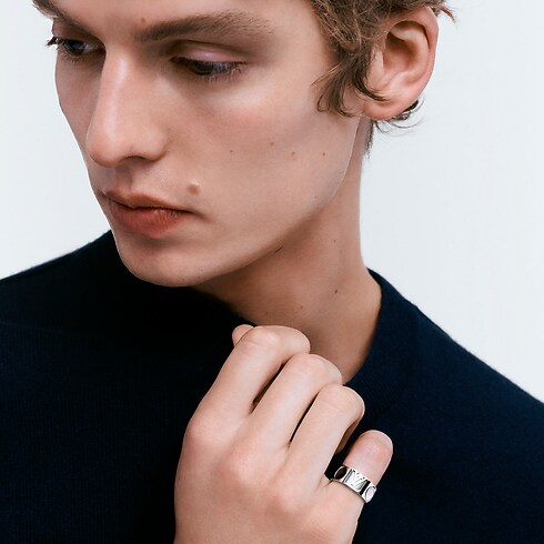 Categories All Fine Jewelry Empreinte Large Ring, White Gold | Louis Vuitton ® (Product zoom)