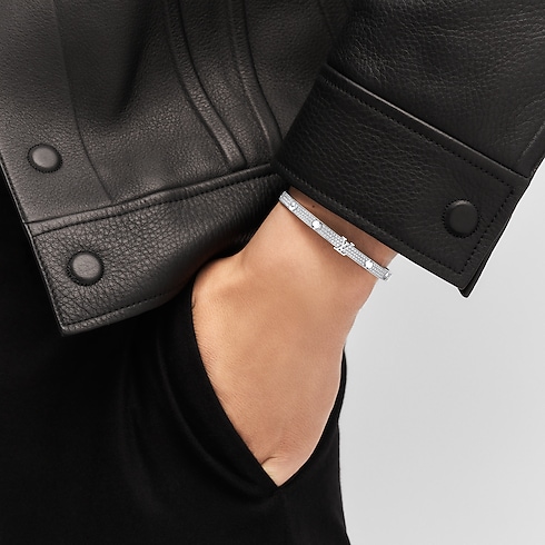 Categories All Fine Jewelry Empreinte Medium Bangle, White Gold and Diamonds | Louis Vuitton ® (Product zoom)