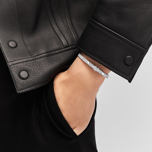 Categories All Fine Jewelry Empreinte Medium Bangle, White Gold and Diamonds | Louis Vuitton ® (Product zoom)