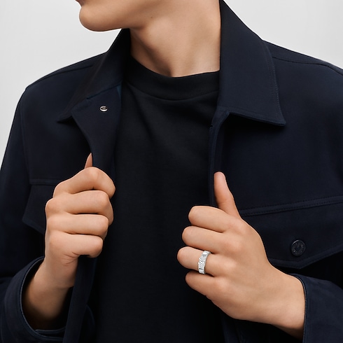 Categories Rings Empreinte Medium Ring, White Gold and Diamonds | Louis Vuitton ® (Product zoom)