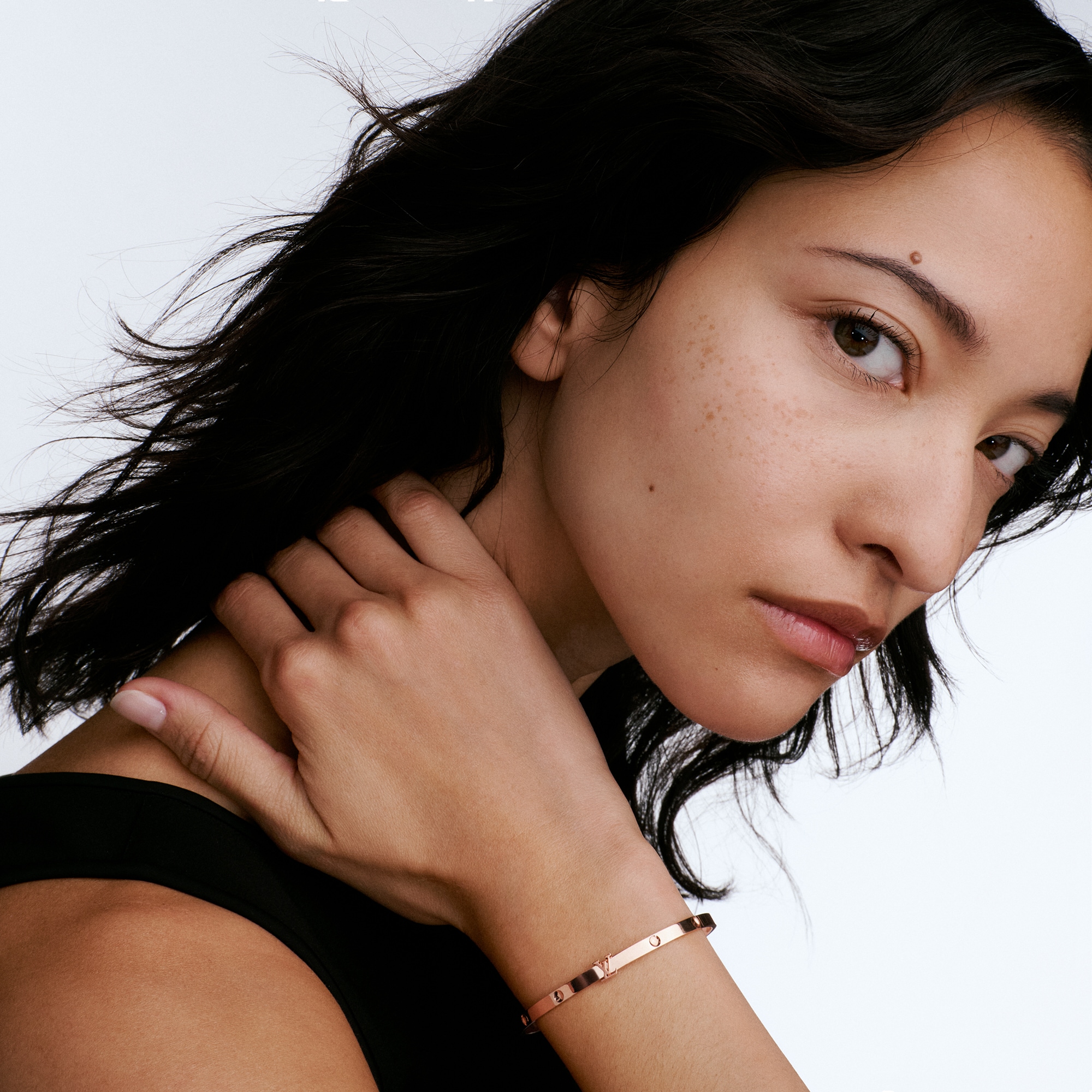  Categories Bracelets Empreinte Small Bangle, Pink Gold | Louis Vuitton ® (Product zoom)