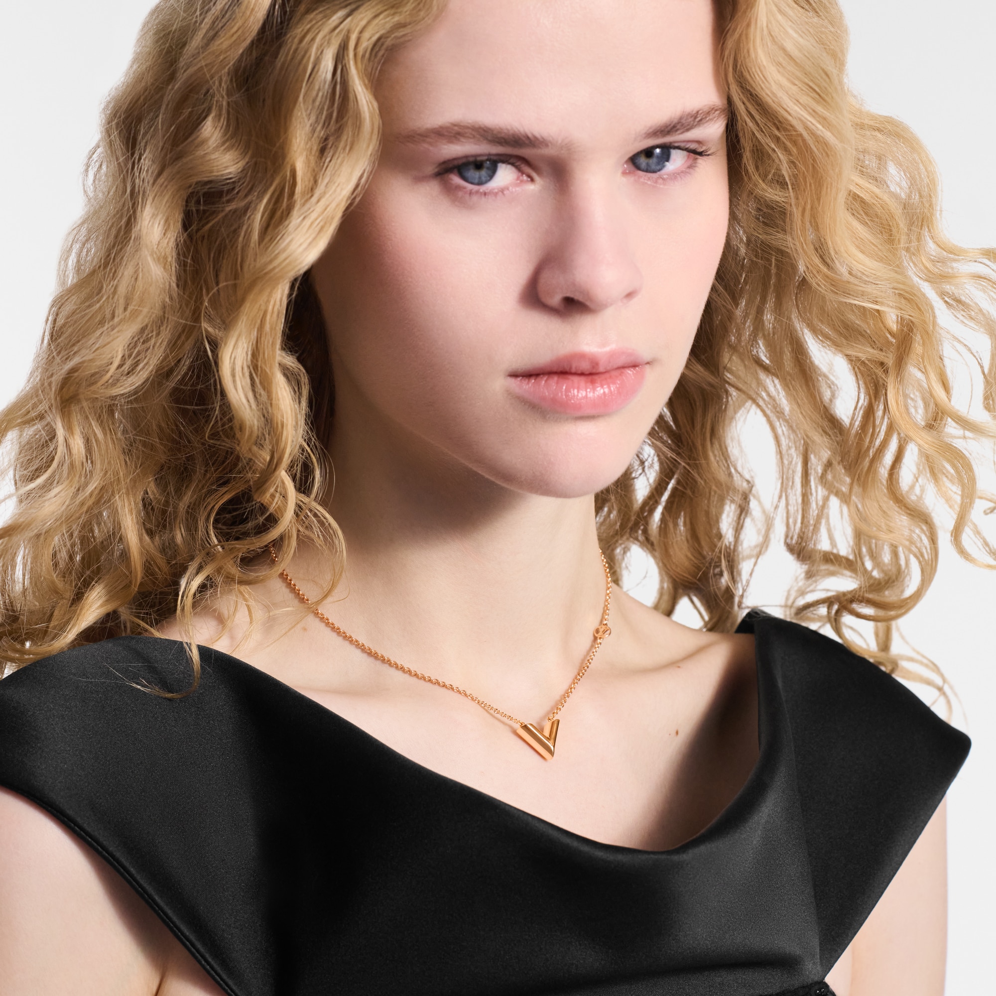 S00 Fashion Jewelry All Fashion Jewelry Essential V Necklace | Louis Vuitton ® (Product zoom)