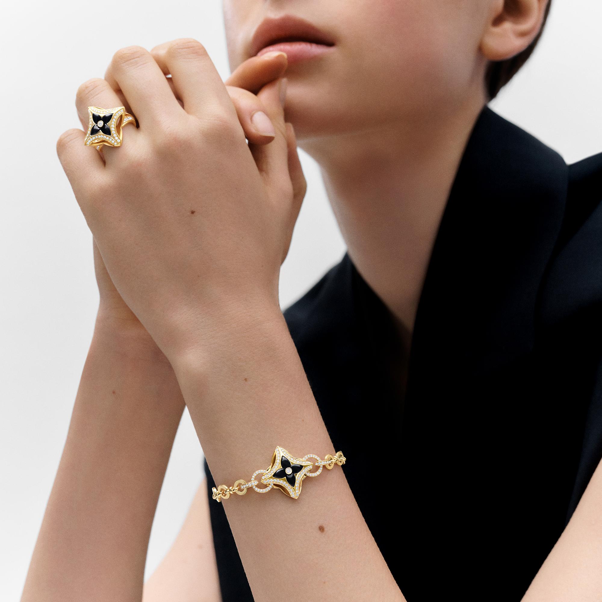  Categories All Fine Jewelry Ever Blossom Bracelet, Yellow Gold, Onyx & Diamonds | Louis Vuitton ® (Product zoom)