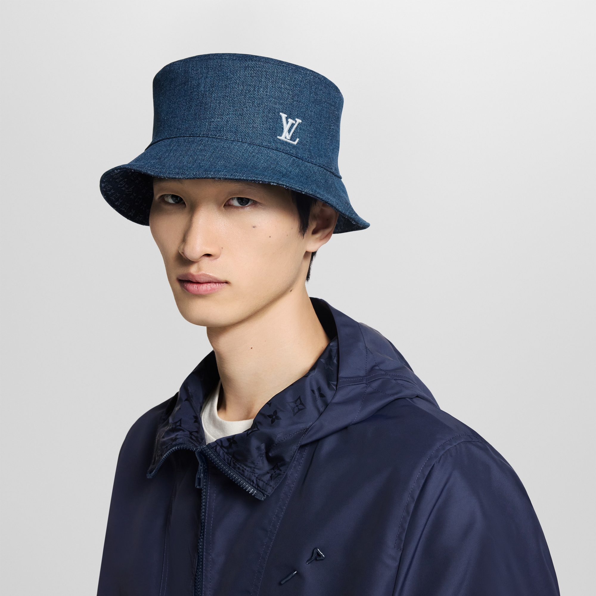 S00 Accessories Hats, Beanies and Gloves Everyday Reversible Bucket Hat | Louis Vuitton ® (Product zoom)