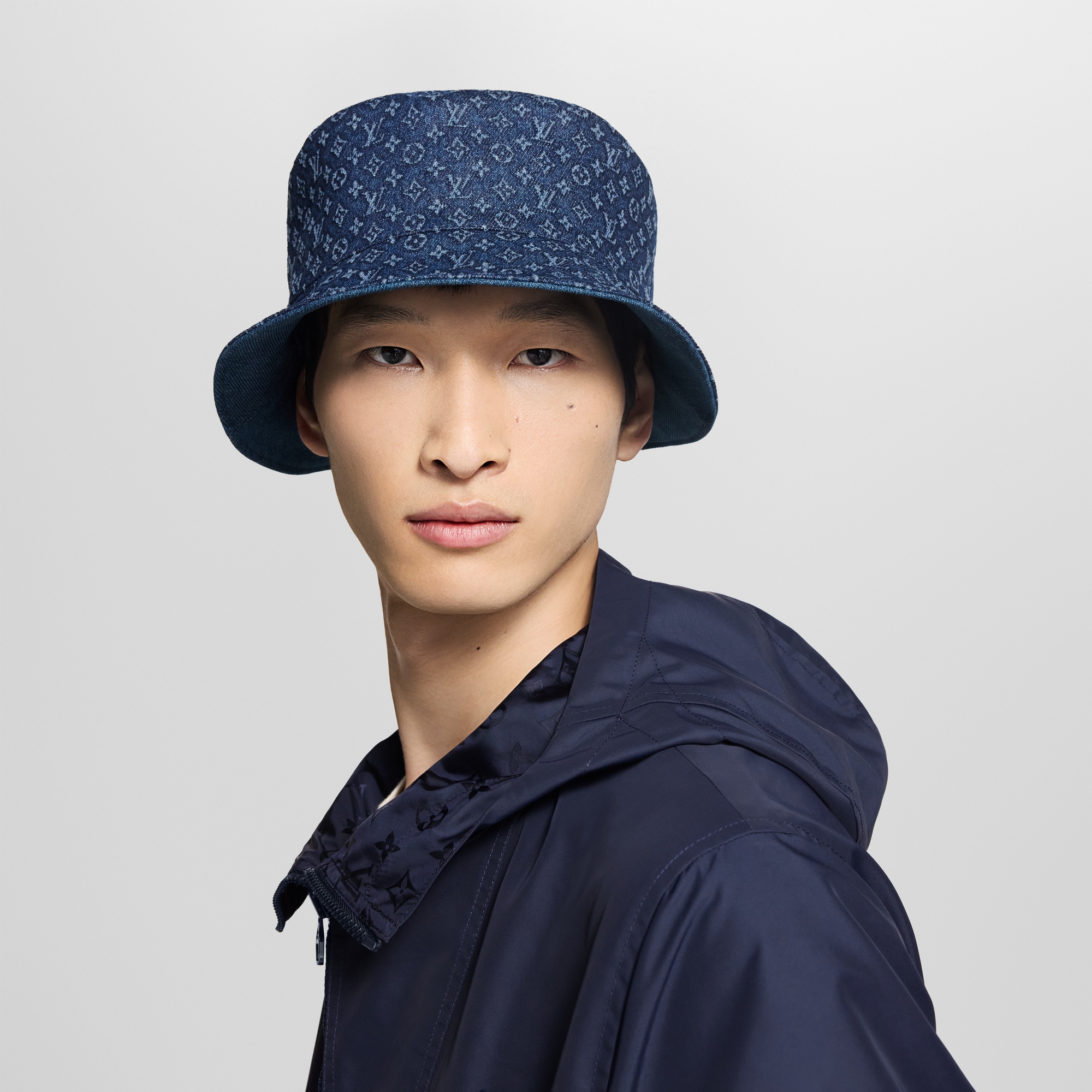S00 Accessories Hats, Beanies and Gloves Everyday Reversible Bucket Hat | Louis Vuitton ® (Product zoom)