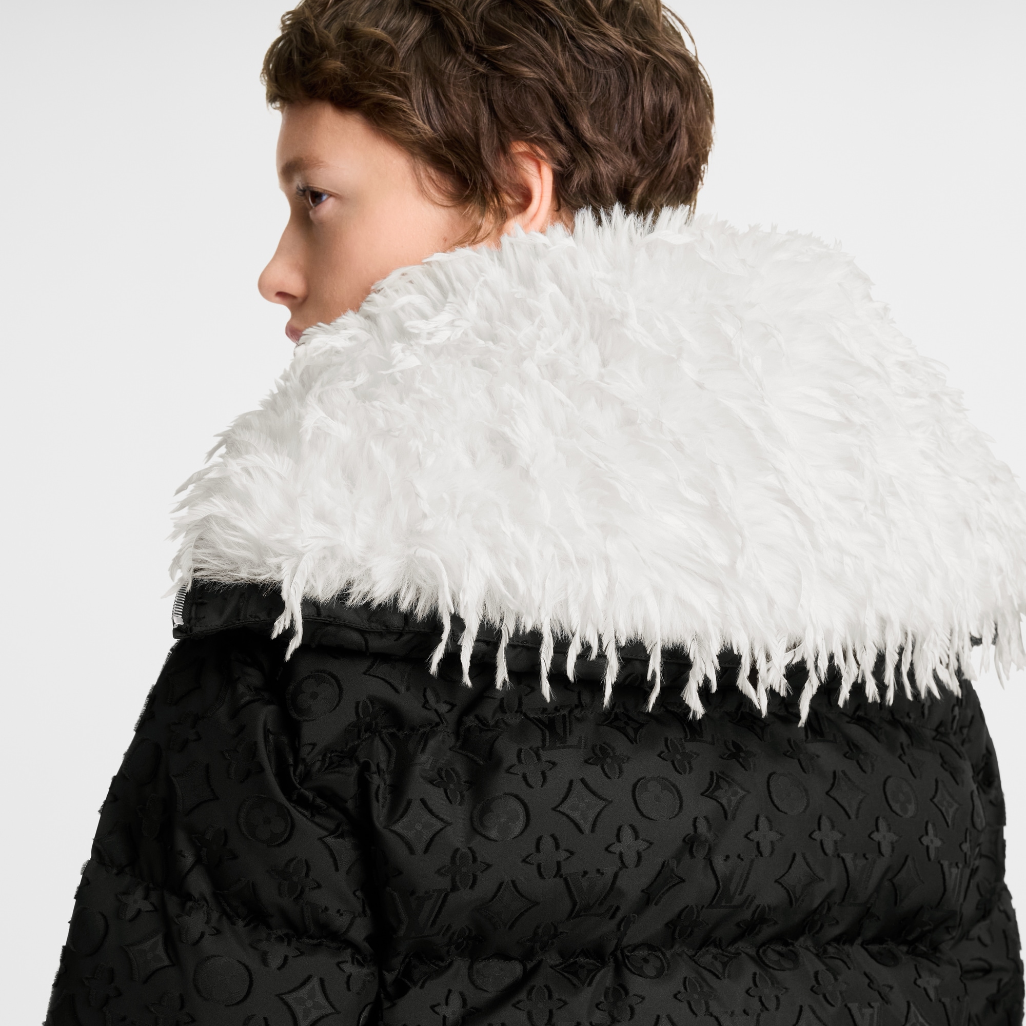  Ready-to-Wear Coats and Jackets Feather Collar Puffer Jacket | Louis Vuitton ® (Product zoom)