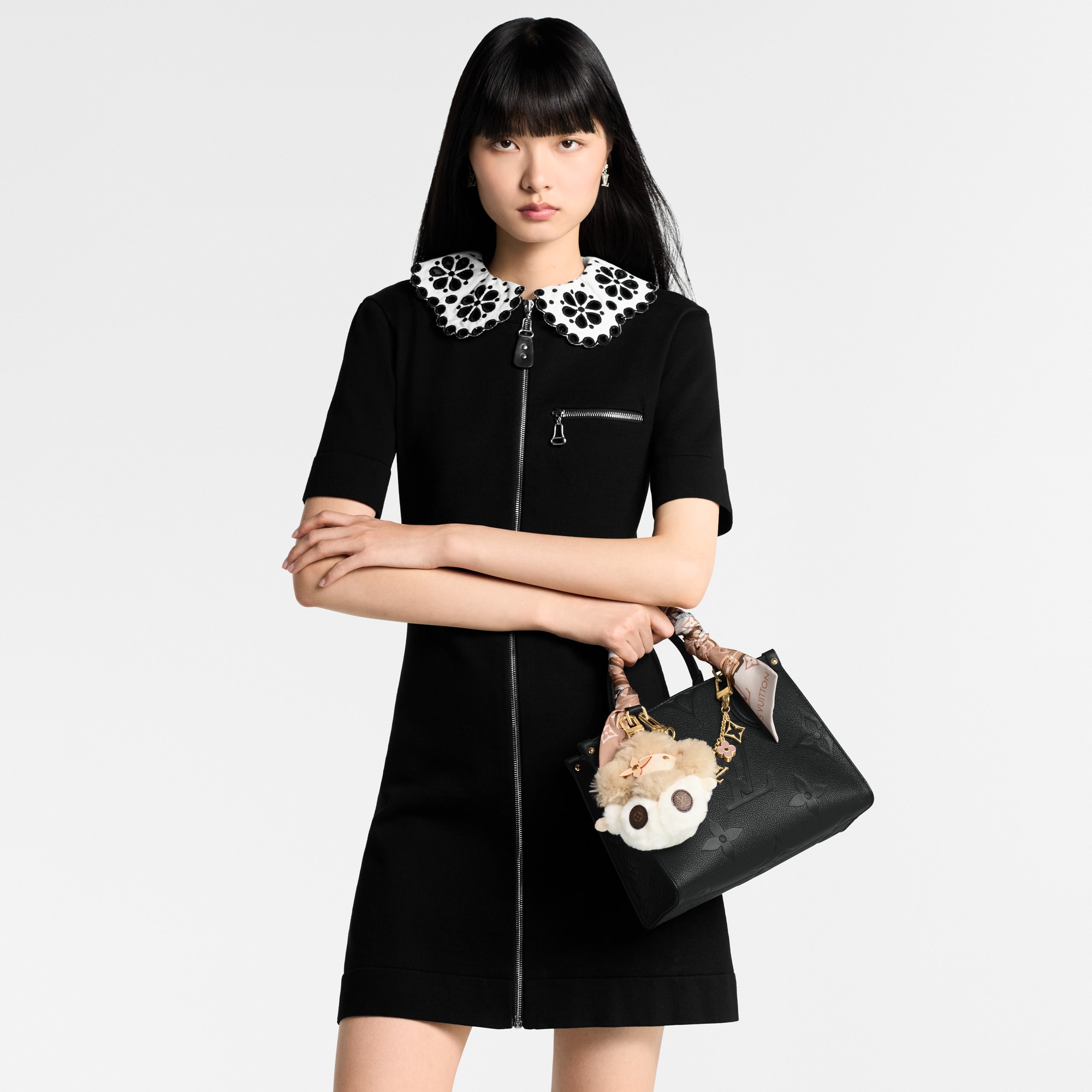 S00 Accessories Key Holders and Bag Charms Fleur de Monogram Bag Charm Chain | Louis Vuitton ® (Product zoom)