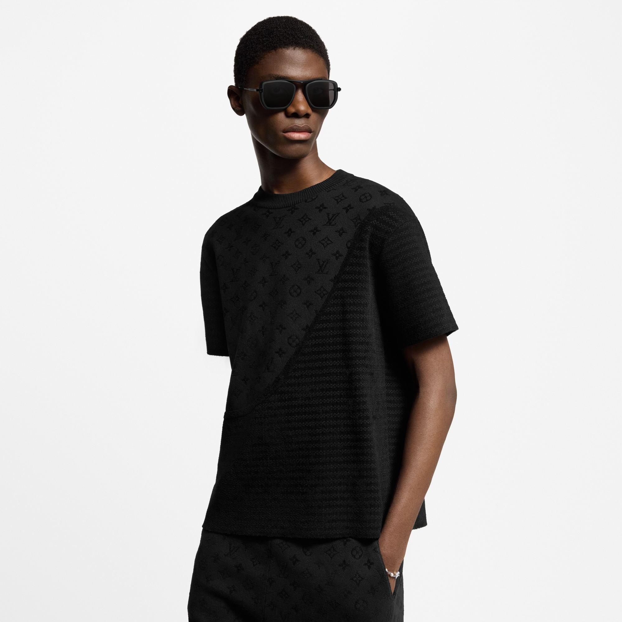  Ready-to-Wear All Ready-to-Wear Graphic Jacquard Short-Sleeved Crewneck | Louis Vuitton ® (Product zoom)