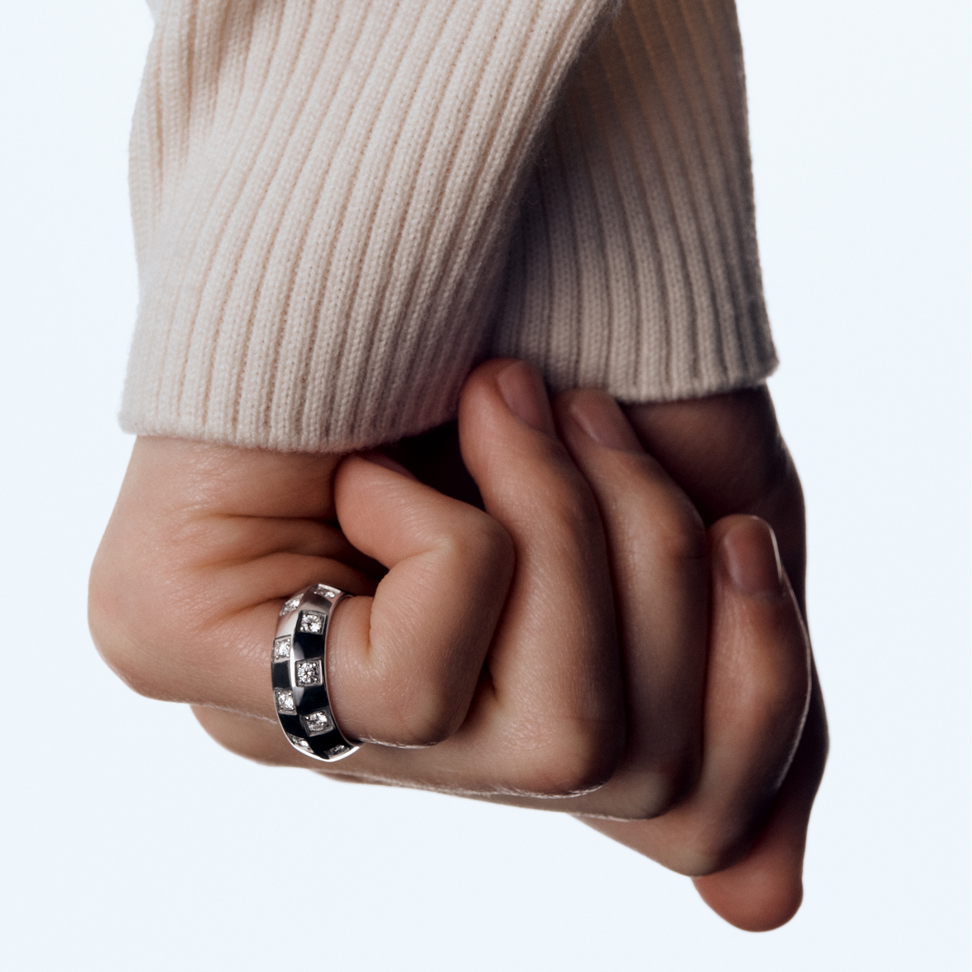  Categories Rings Le Damier de Louis Vuitton Large Ring, White Gold and Diamonds | Louis Vuitton ® (Product zoom)