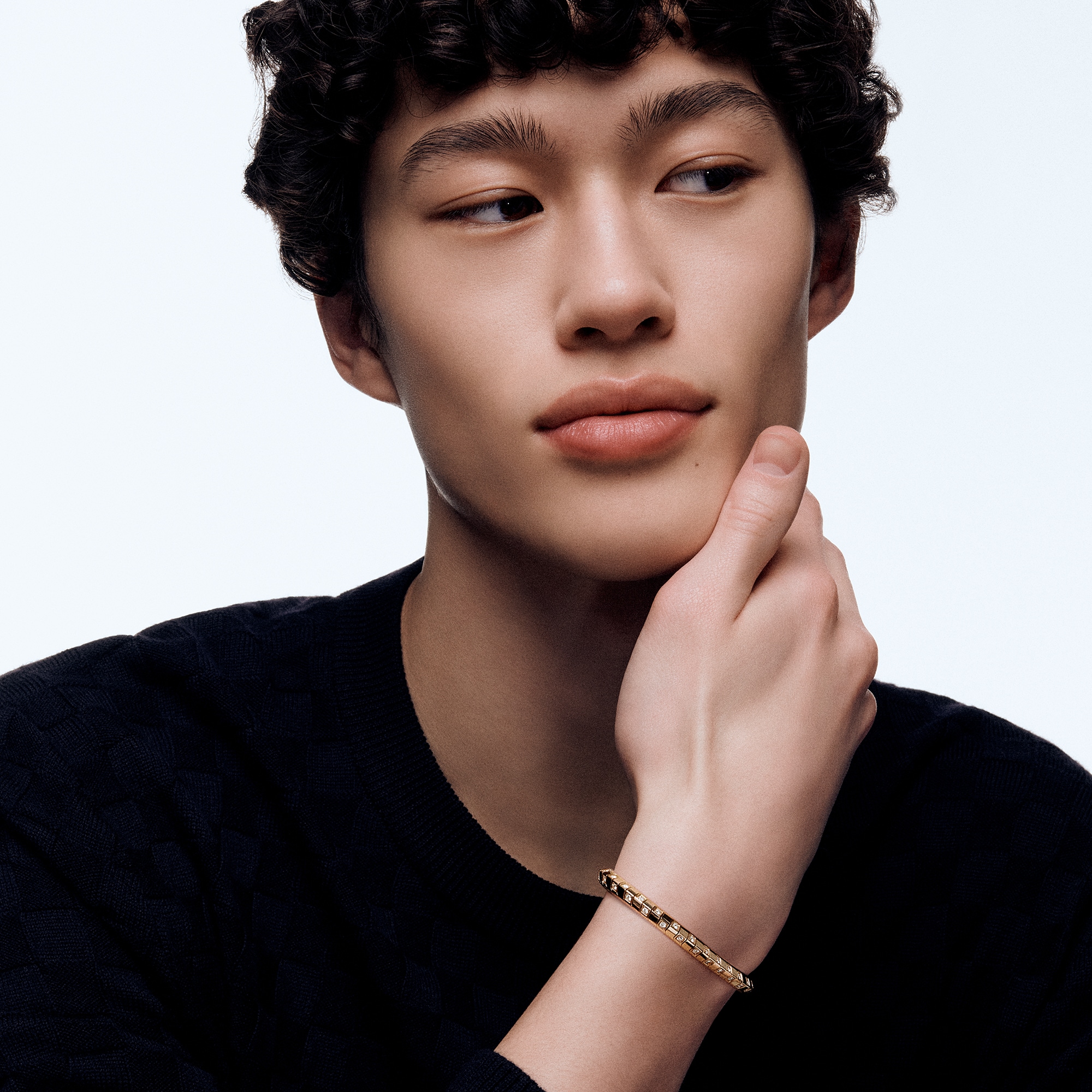  Categories Bracelets Le Damier de Louis Vuitton Medium Bracelet, Yellow Gold and Diamonds | Louis Vuitton ® (Product zoom)