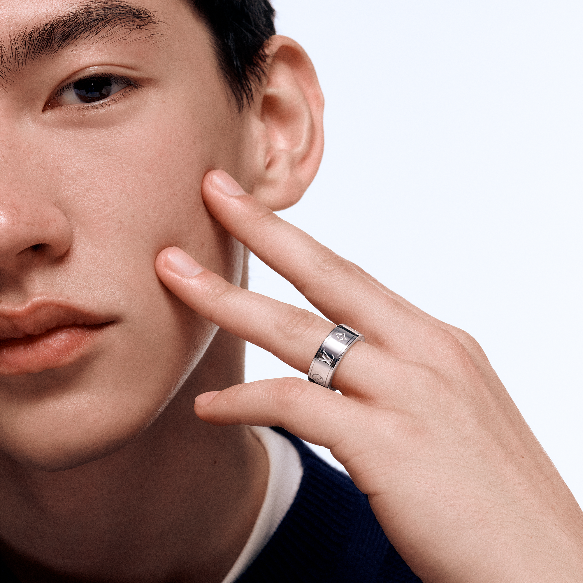  Catégories Bagues Les Gaston Vuitton Small Ring, White Gold | Louis Vuitton ® (Zoom produit)