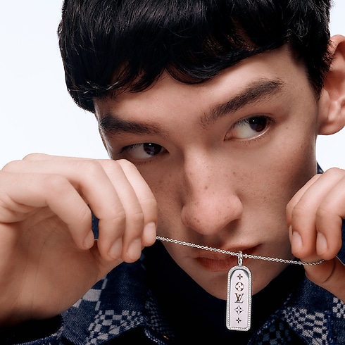 Jewelry Necklaces and Pendants Les Gastons Vuitton Large Tag Pendant, White Gold and Diamonds | Louis Vuitton ® (Product zoom)