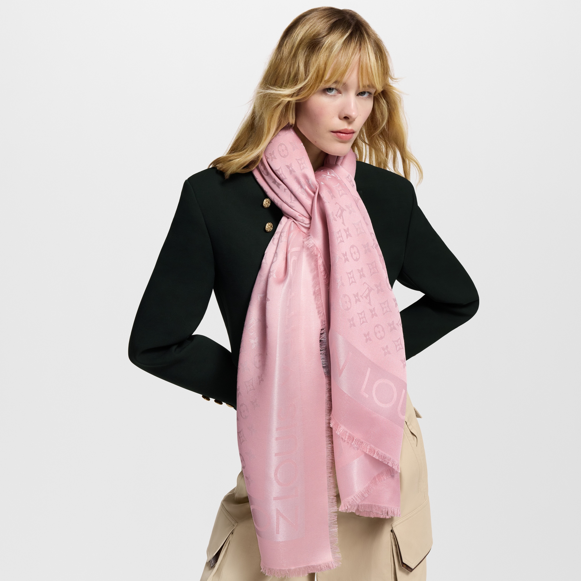 S00 Accessories Shawls and Stoles Lock And Go Shine Shawl | Louis Vuitton ® (Product zoom)