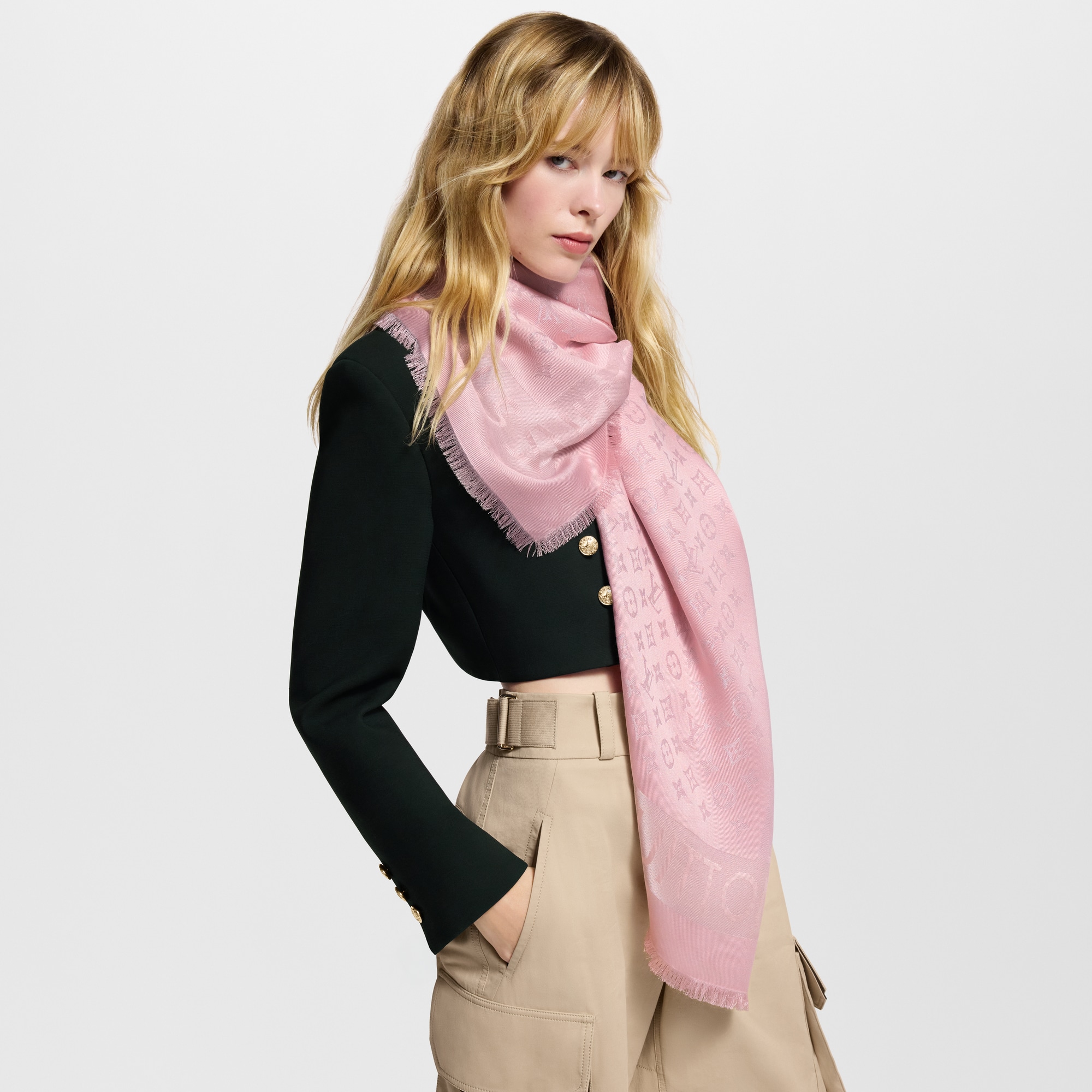 S00 Accessories Shawls and Stoles Lock And Go Shine Shawl | Louis Vuitton ® (Product zoom)
