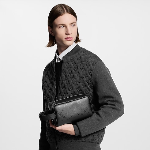 Monogram Midnight Valentine's Day Gifts for Him } Locker Dopp Kit | Louis Vuitton ® (Product zoom)